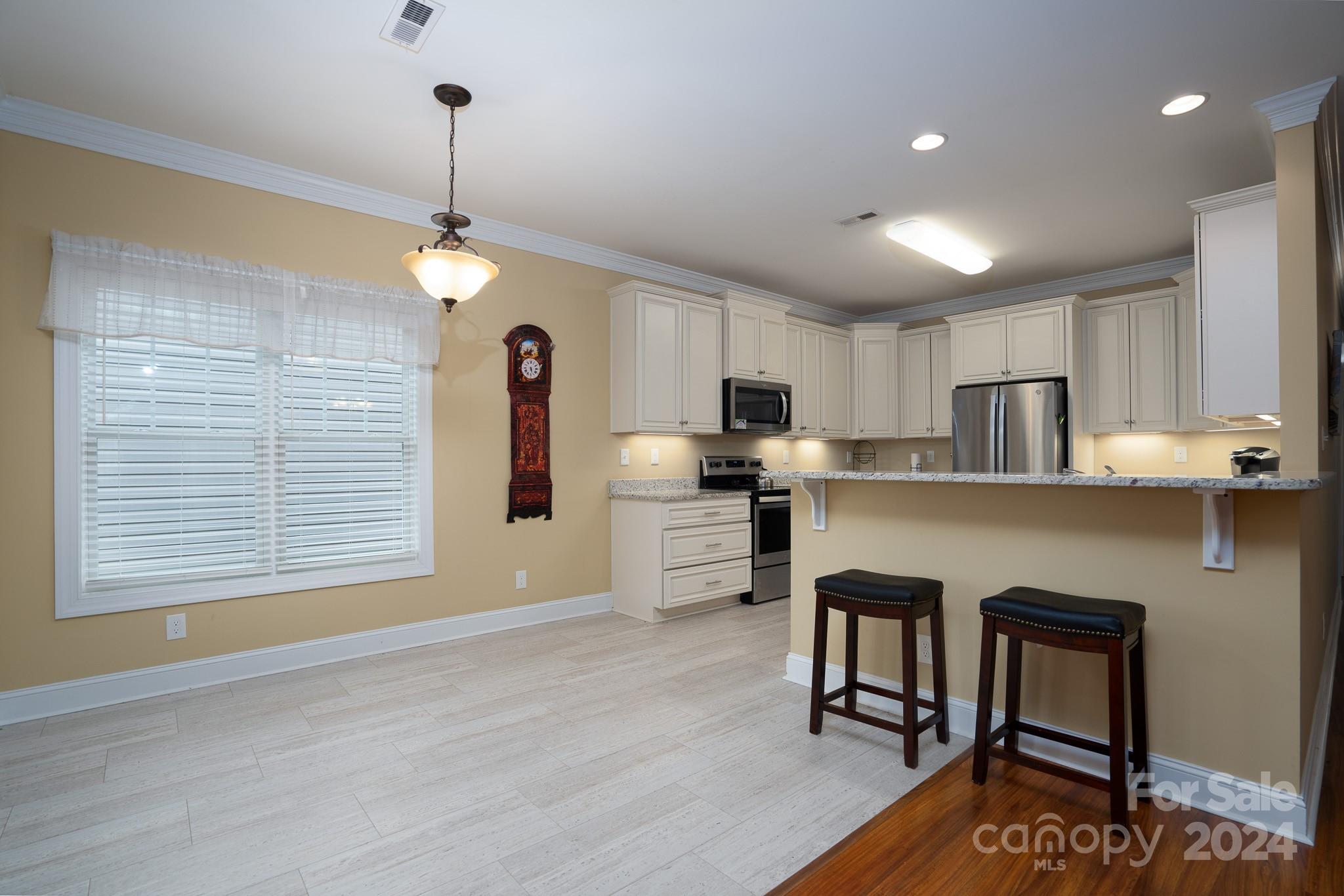 483 Pepperstone Avenue