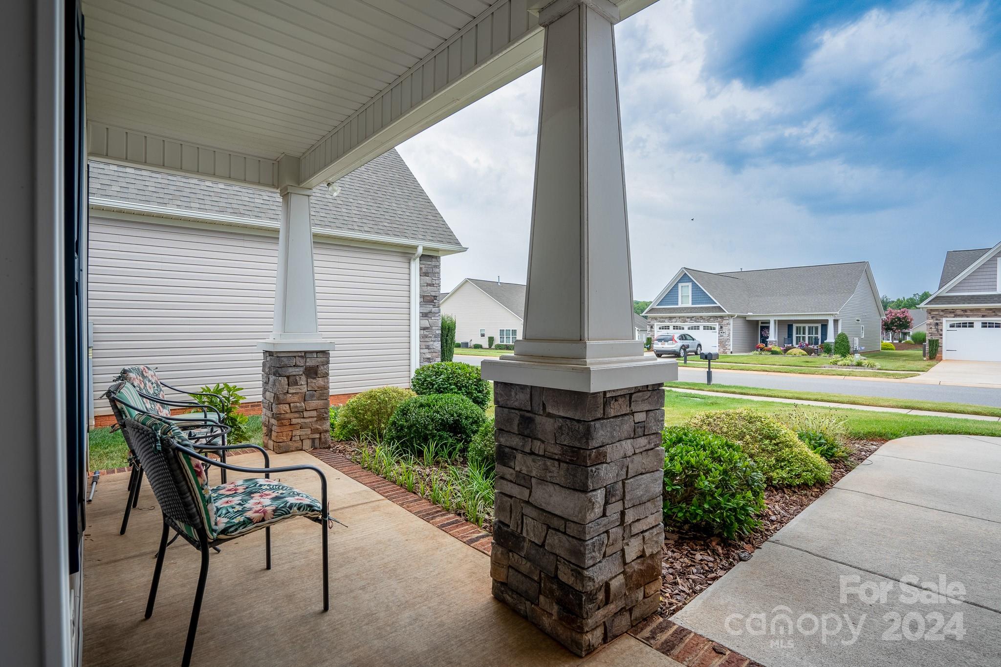 483 Pepperstone Avenue