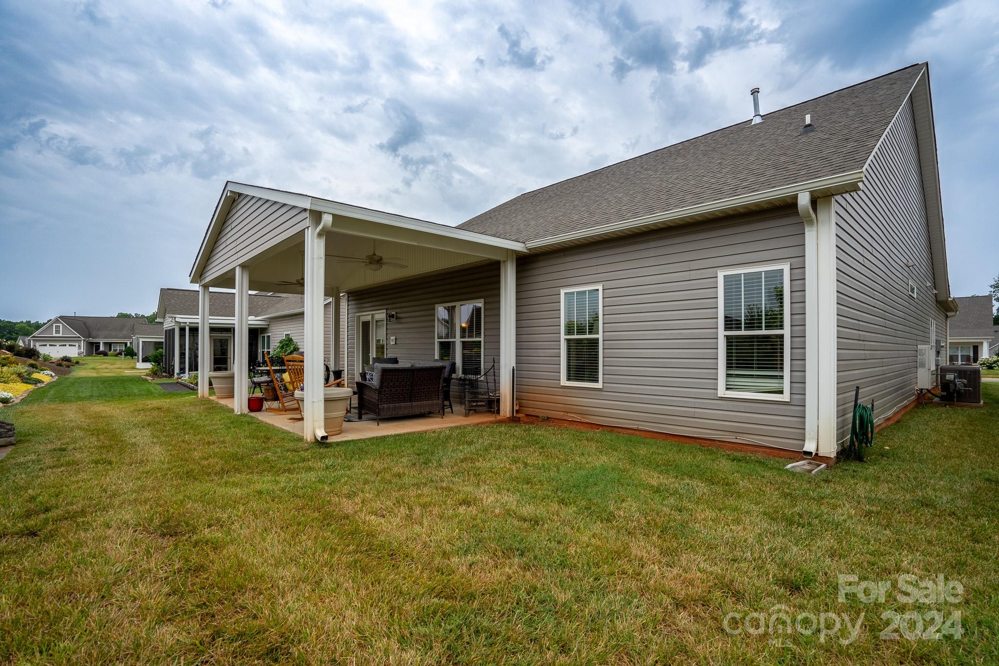 483 Pepperstone Avenue