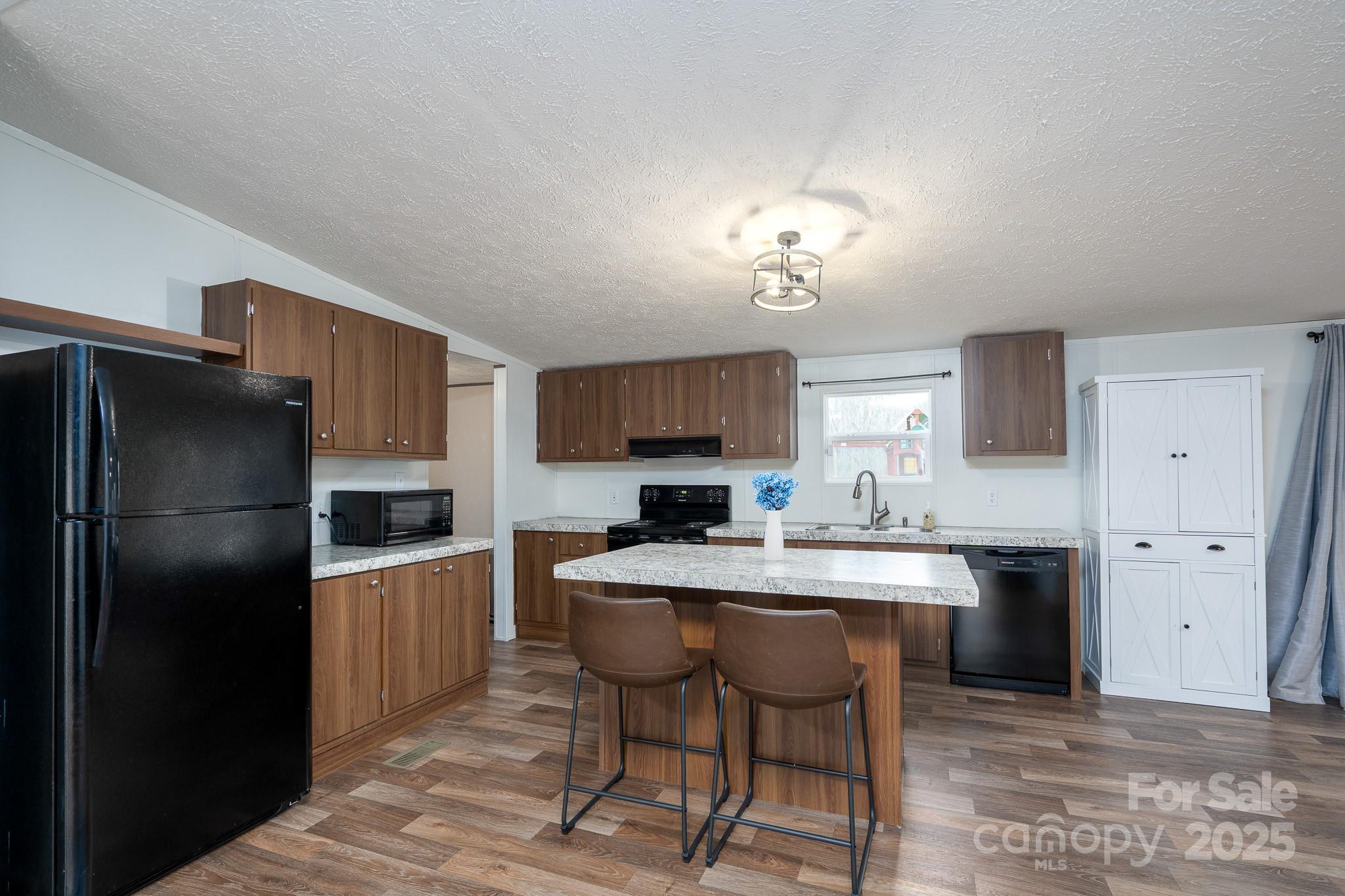1795 Kestrel Valley Lane