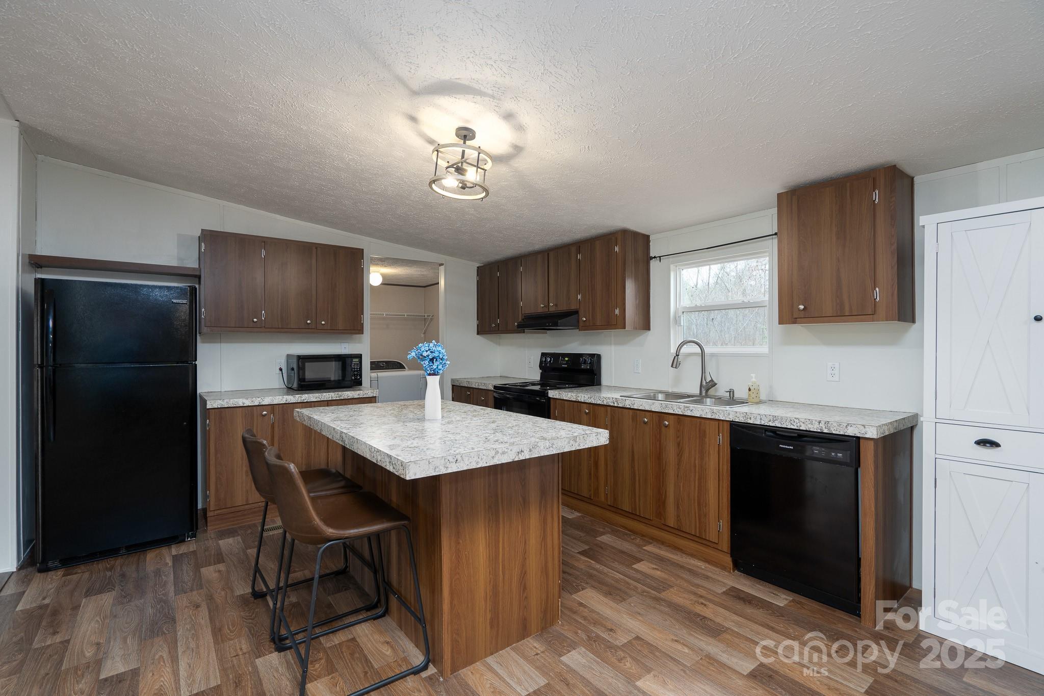1795 Kestrel Valley Lane