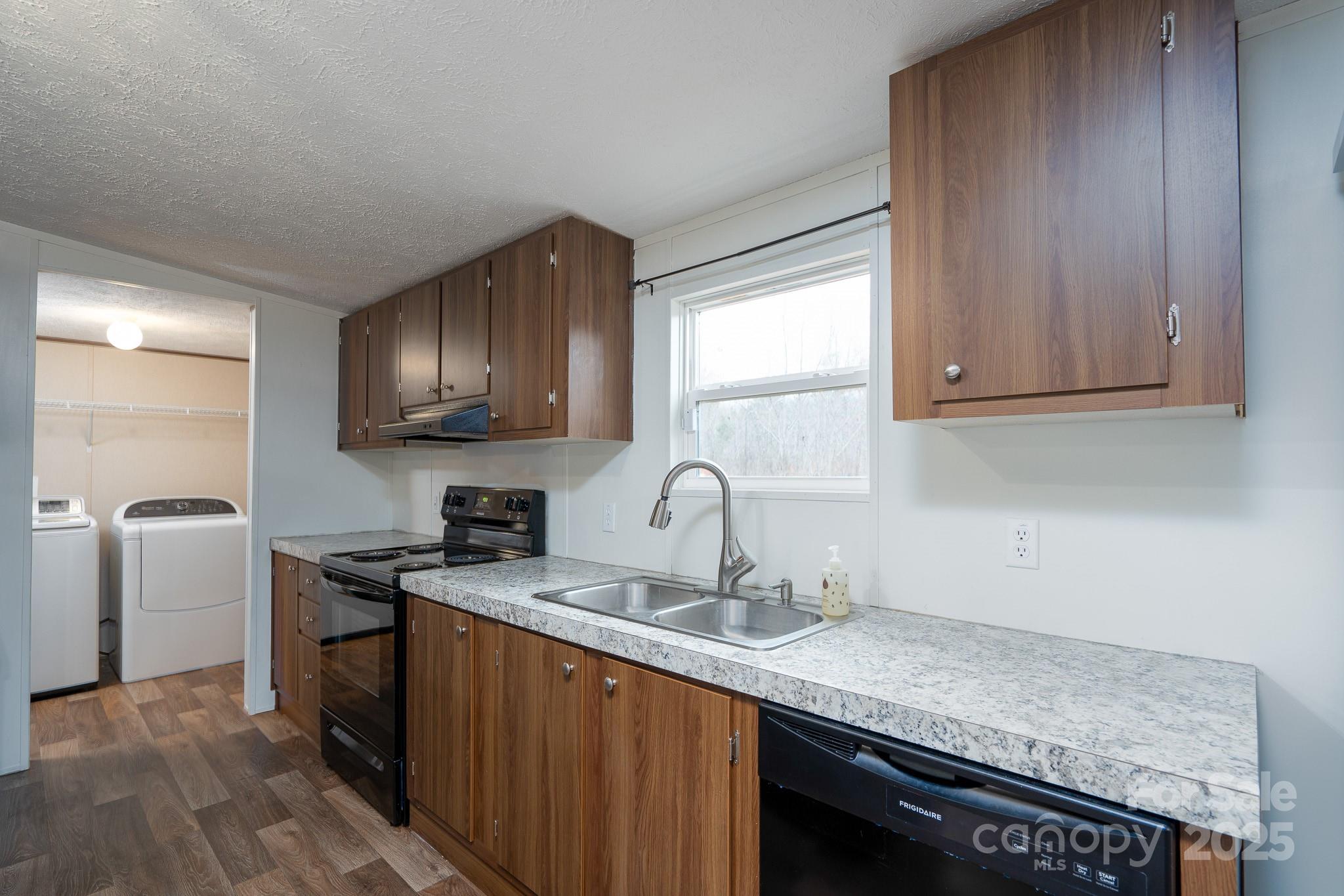 1795 Kestrel Valley Lane