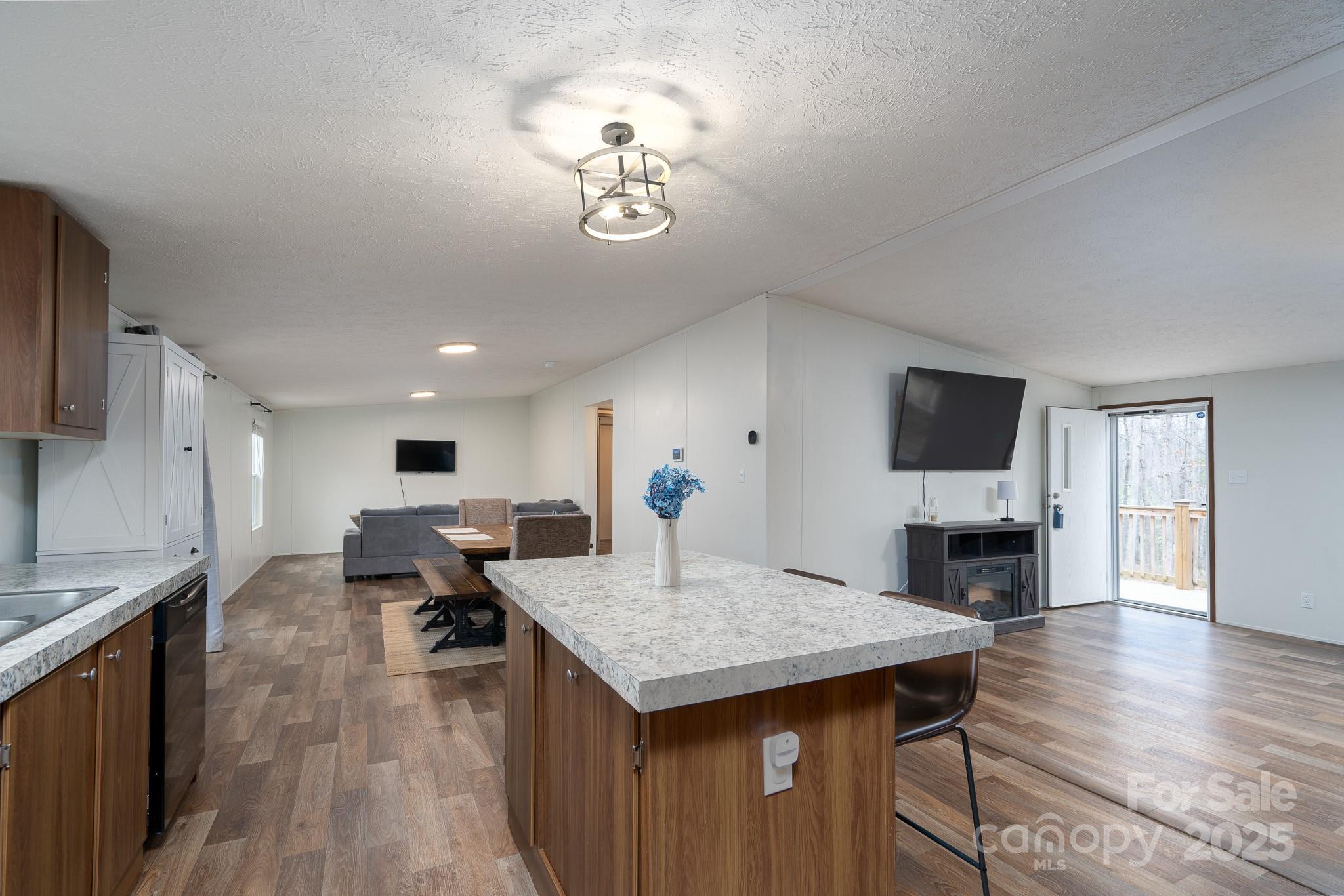1795 Kestrel Valley Lane