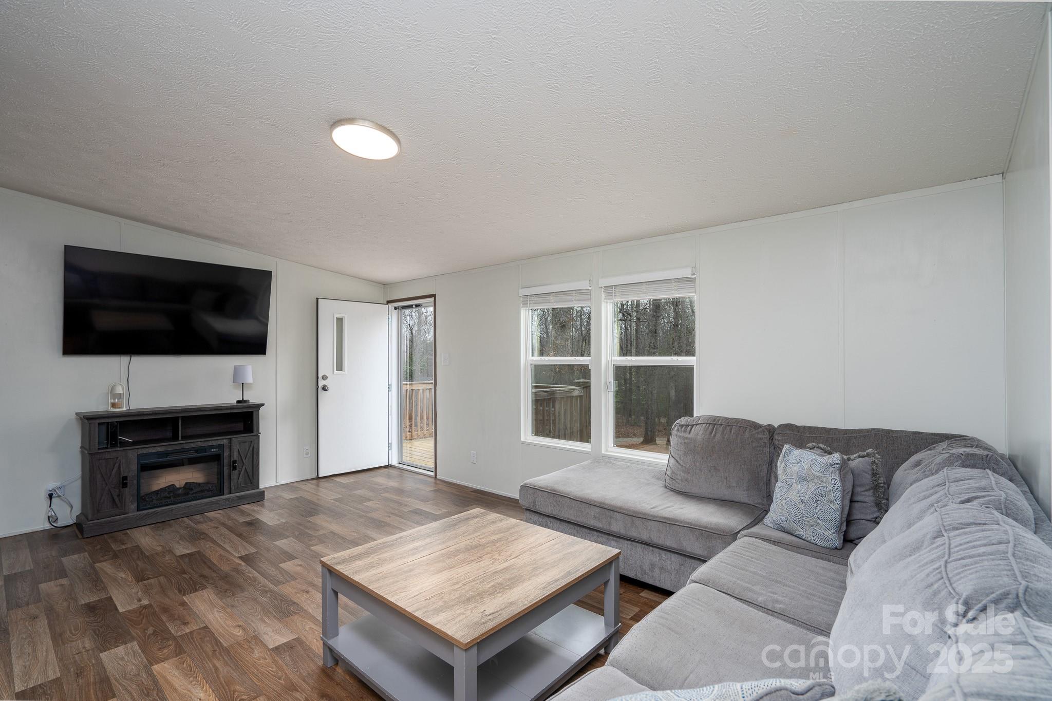 1795 Kestrel Valley Lane