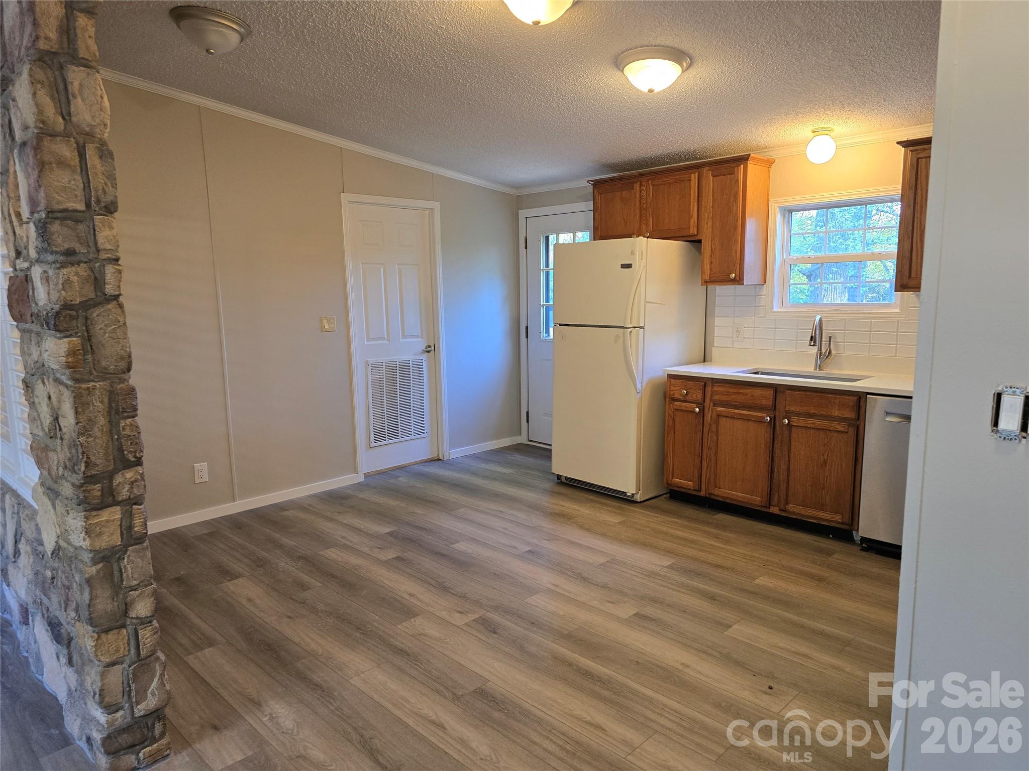 1731 Lakeview Drive