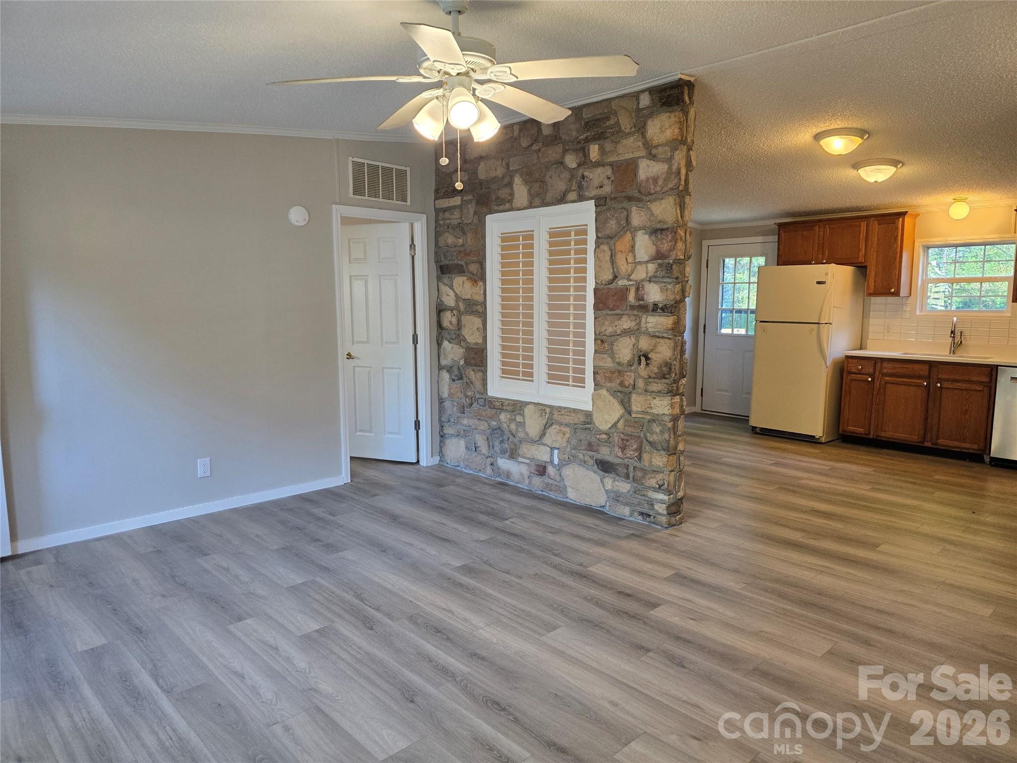 1731 Lakeview Drive