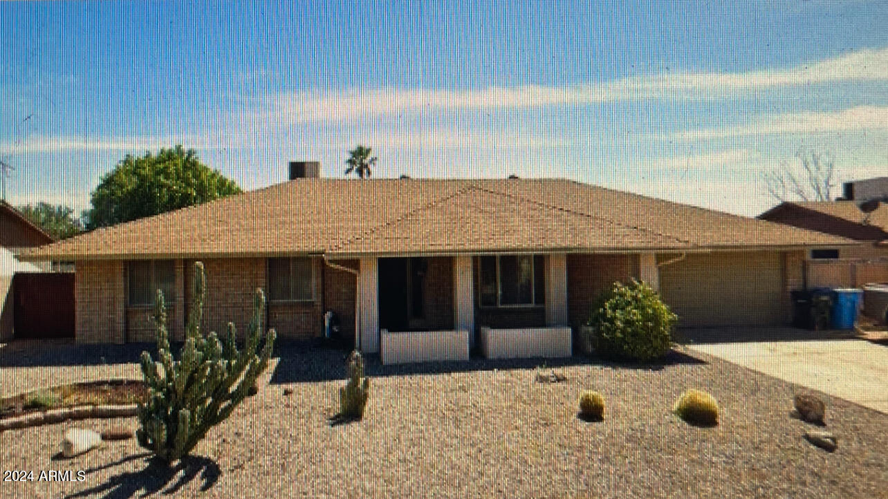 4001 W MEADOW Drive