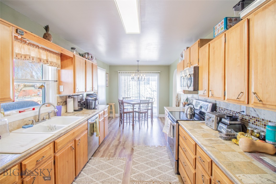 3541 Willoughby Avenue