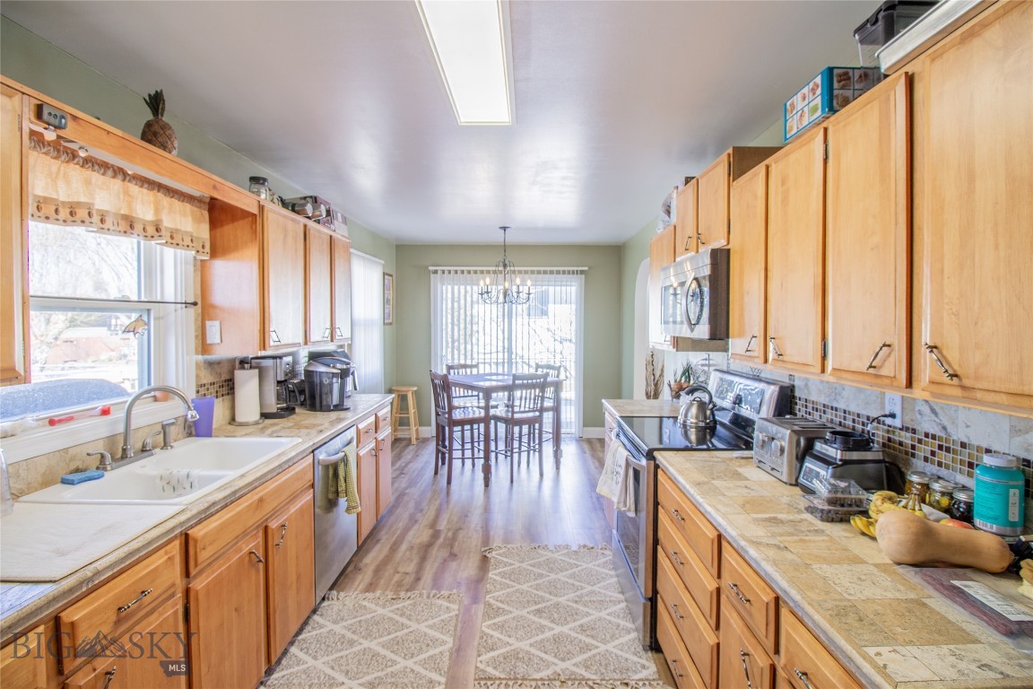 3541 Willoughby Avenue