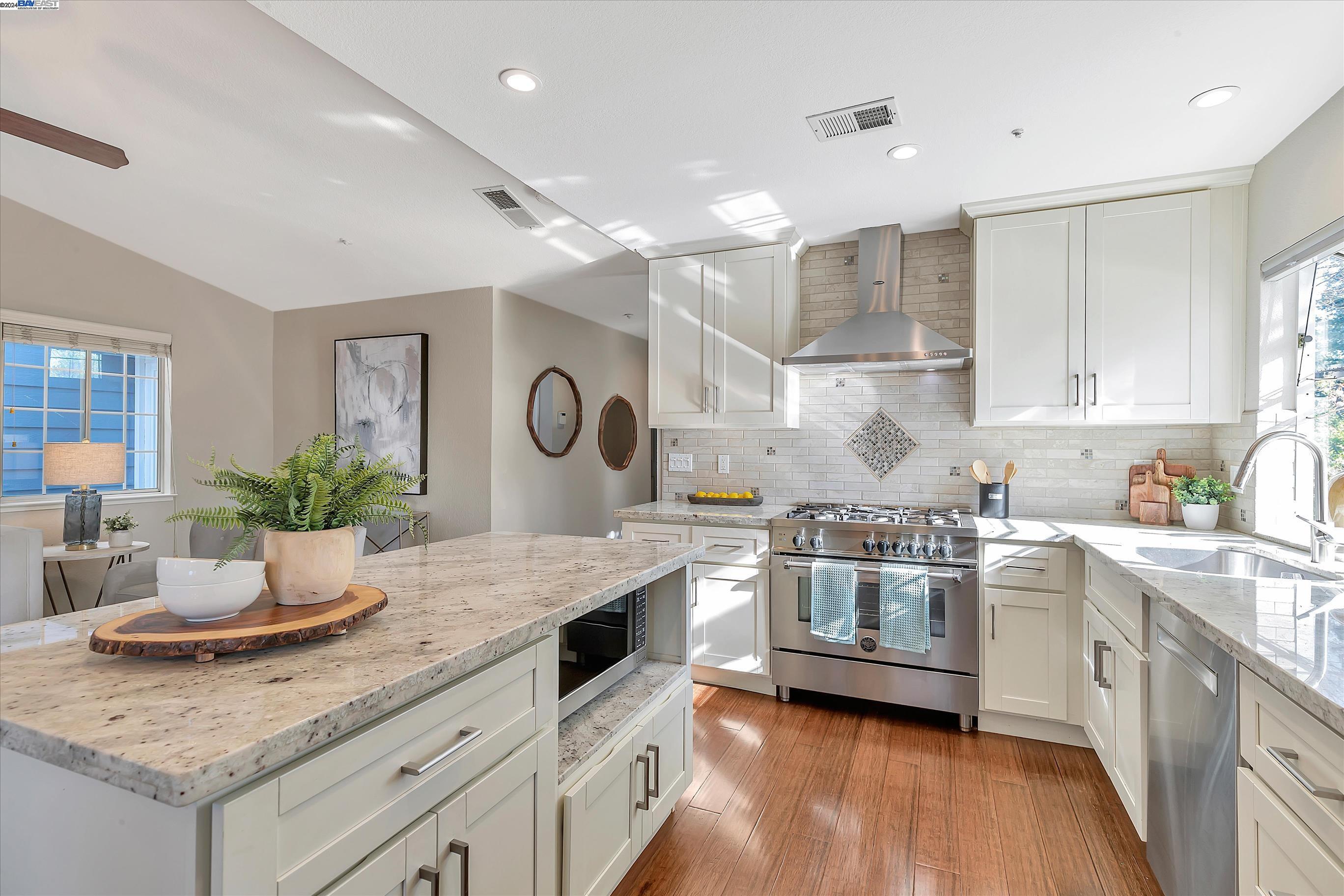 3899 MacGregor Common