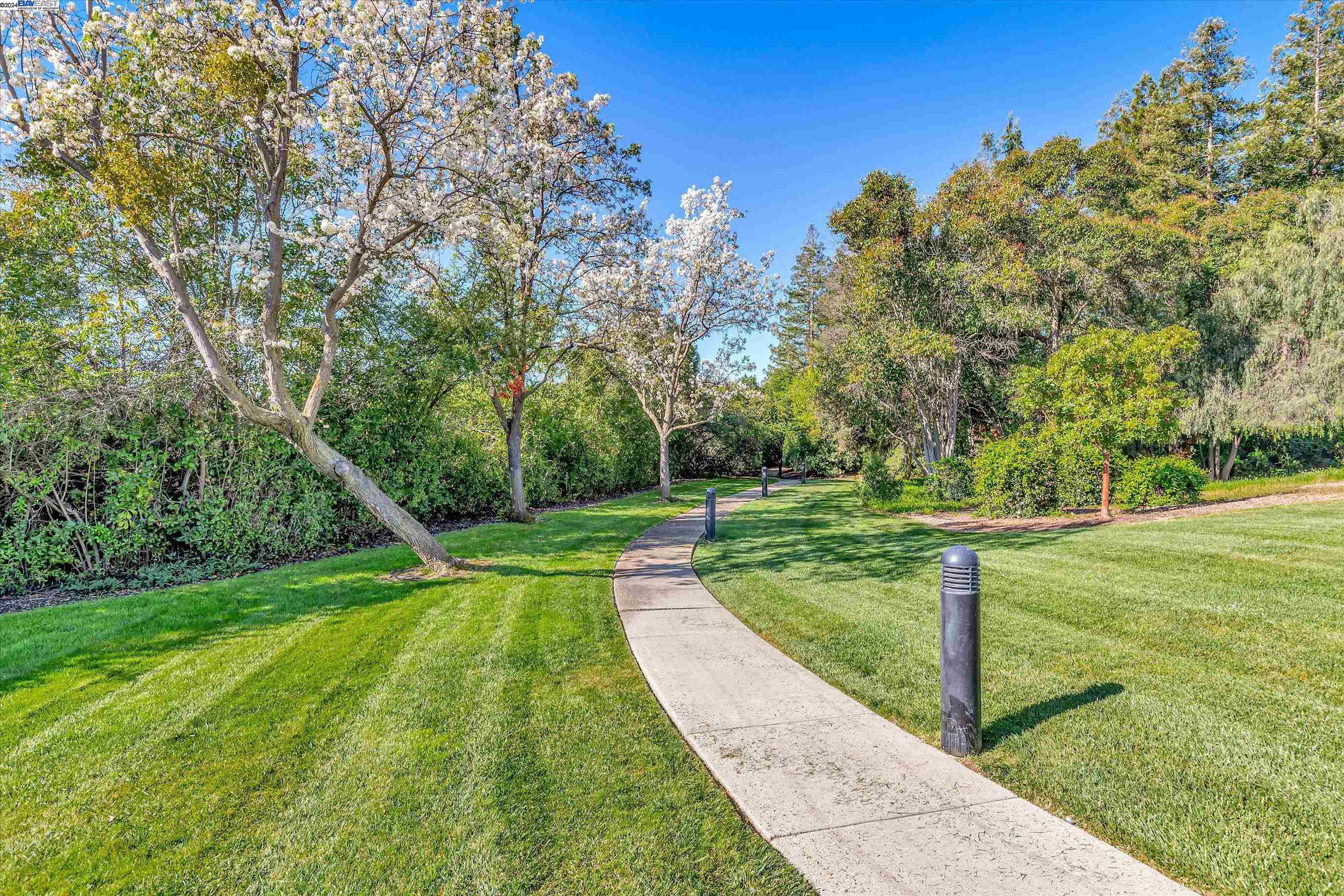 3899 MacGregor Common