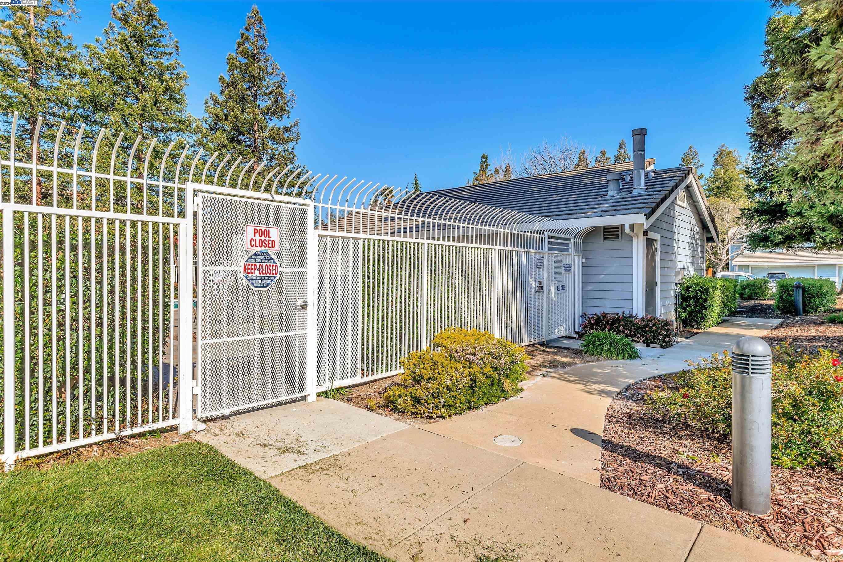 3899 MacGregor Common