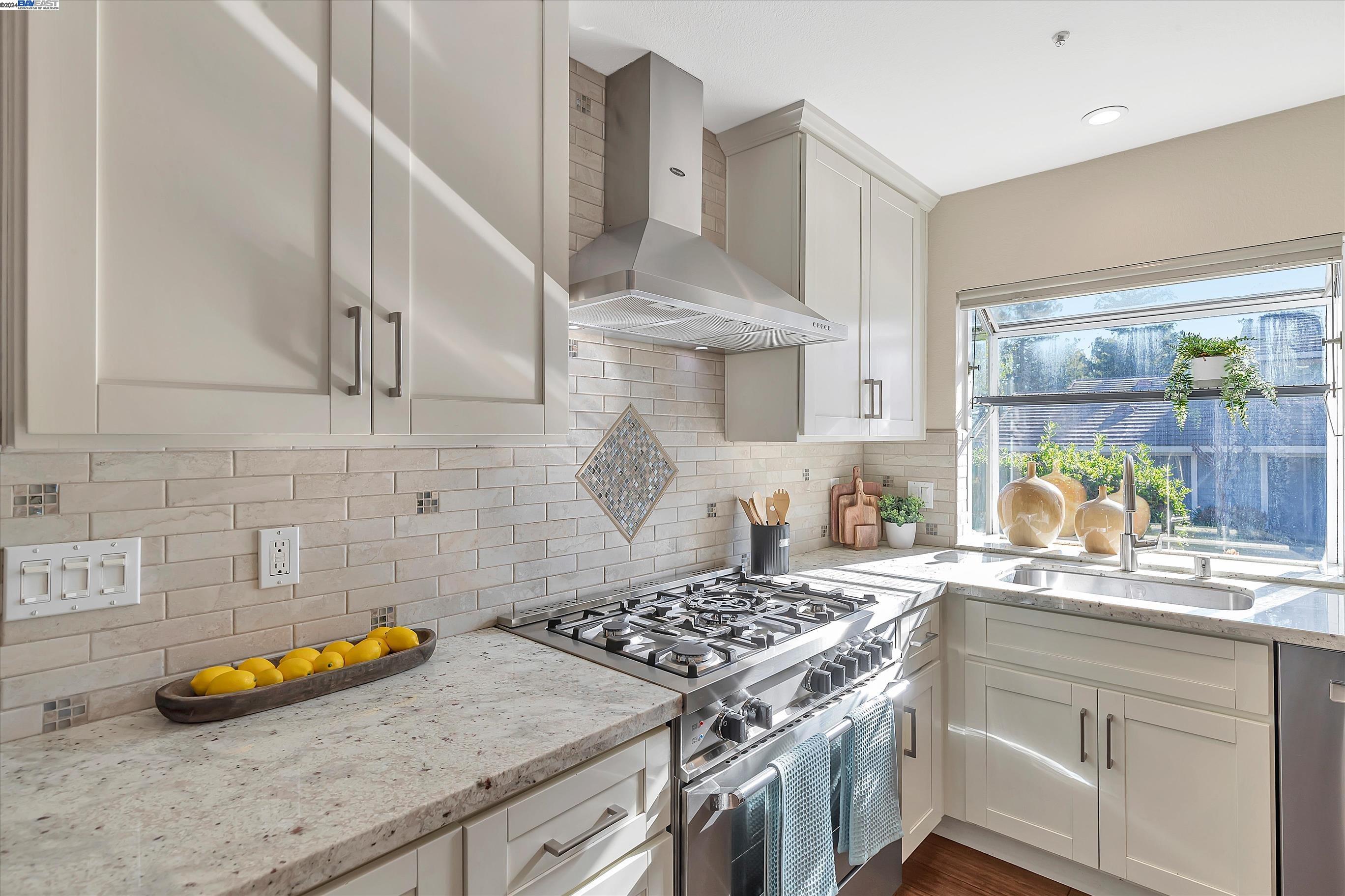 3899 MacGregor Common