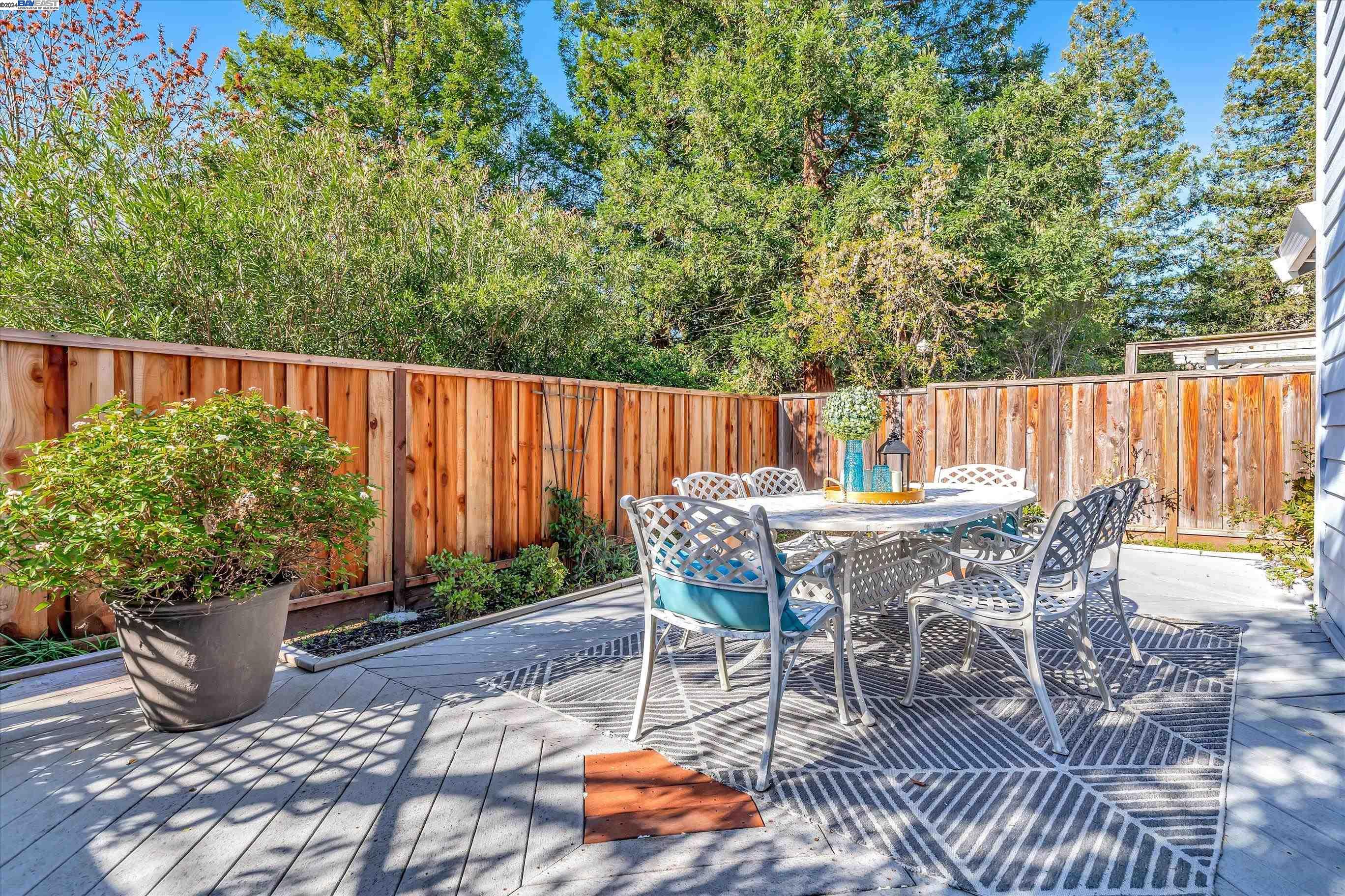 3899 MacGregor Common