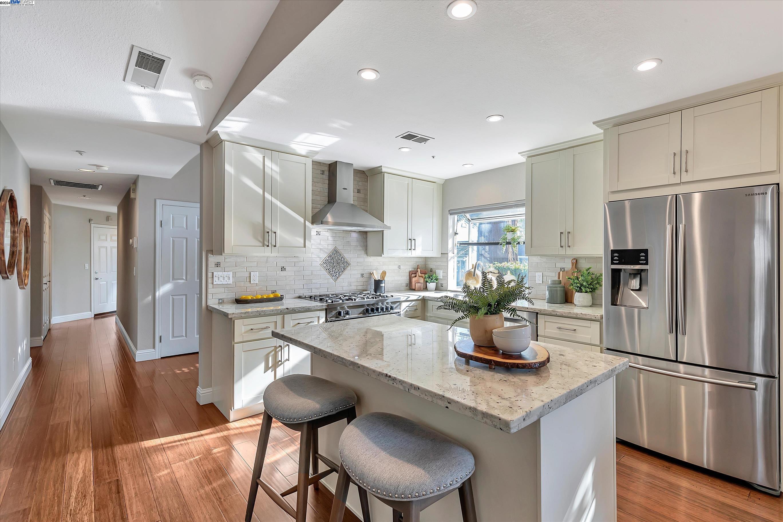 3899 MacGregor Common