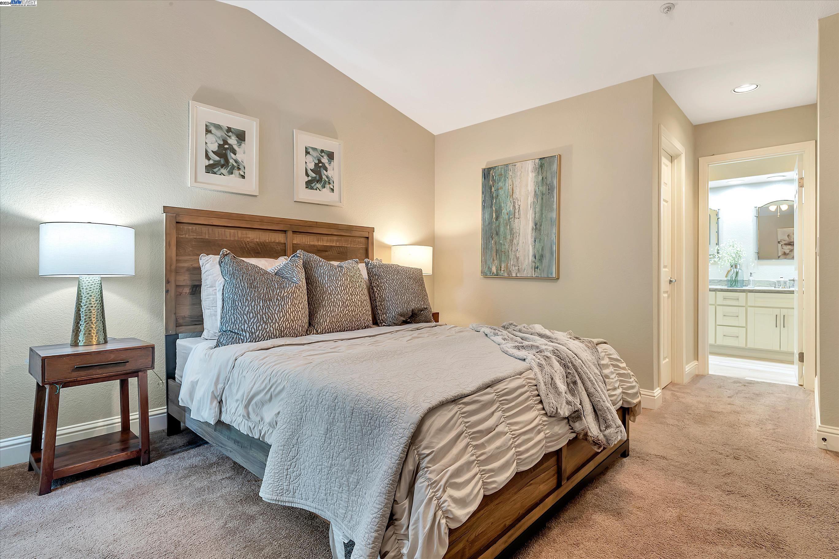 3899 MacGregor Common