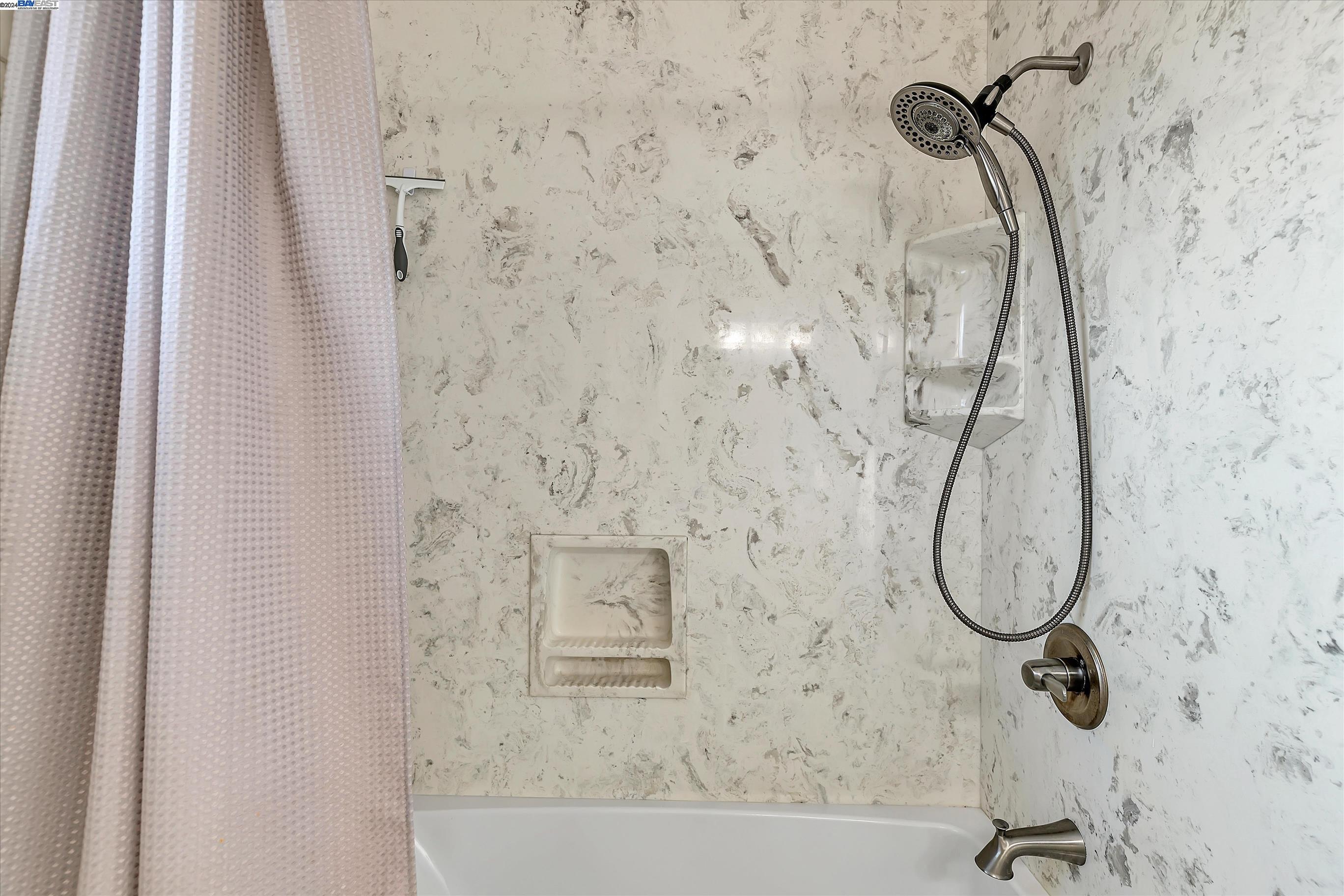 3899 MacGregor Common