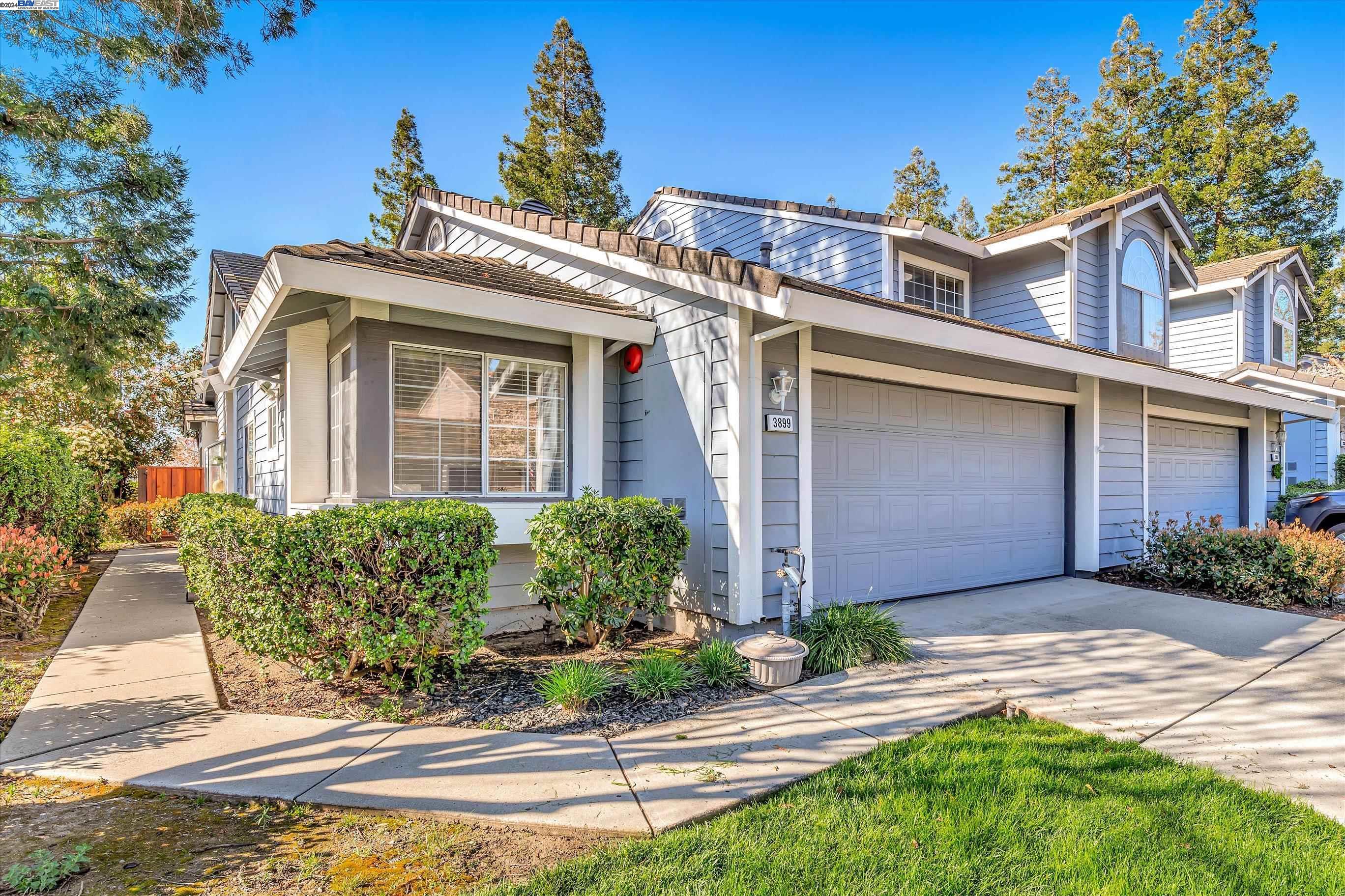 3899 MacGregor Common