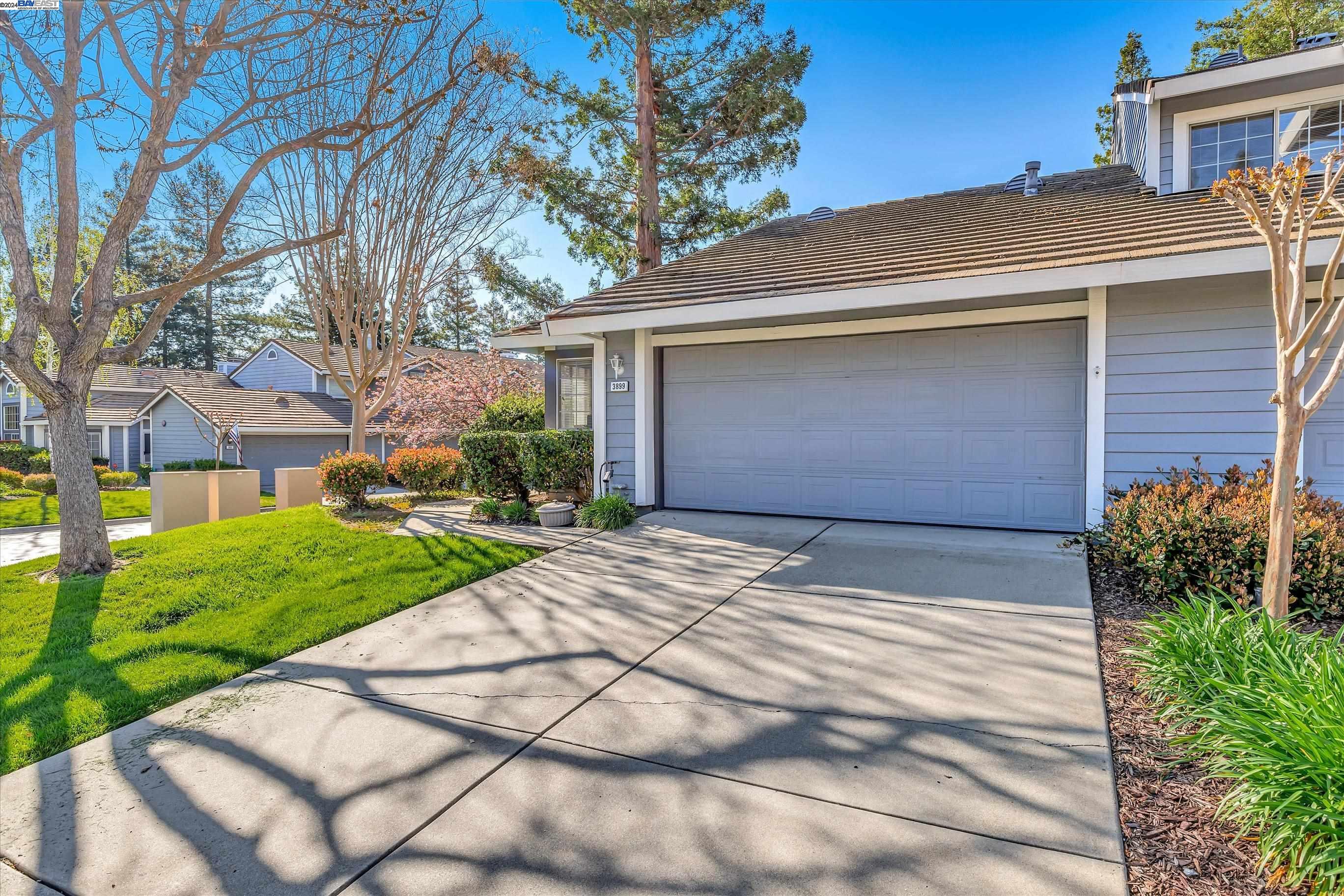 3899 MacGregor Common