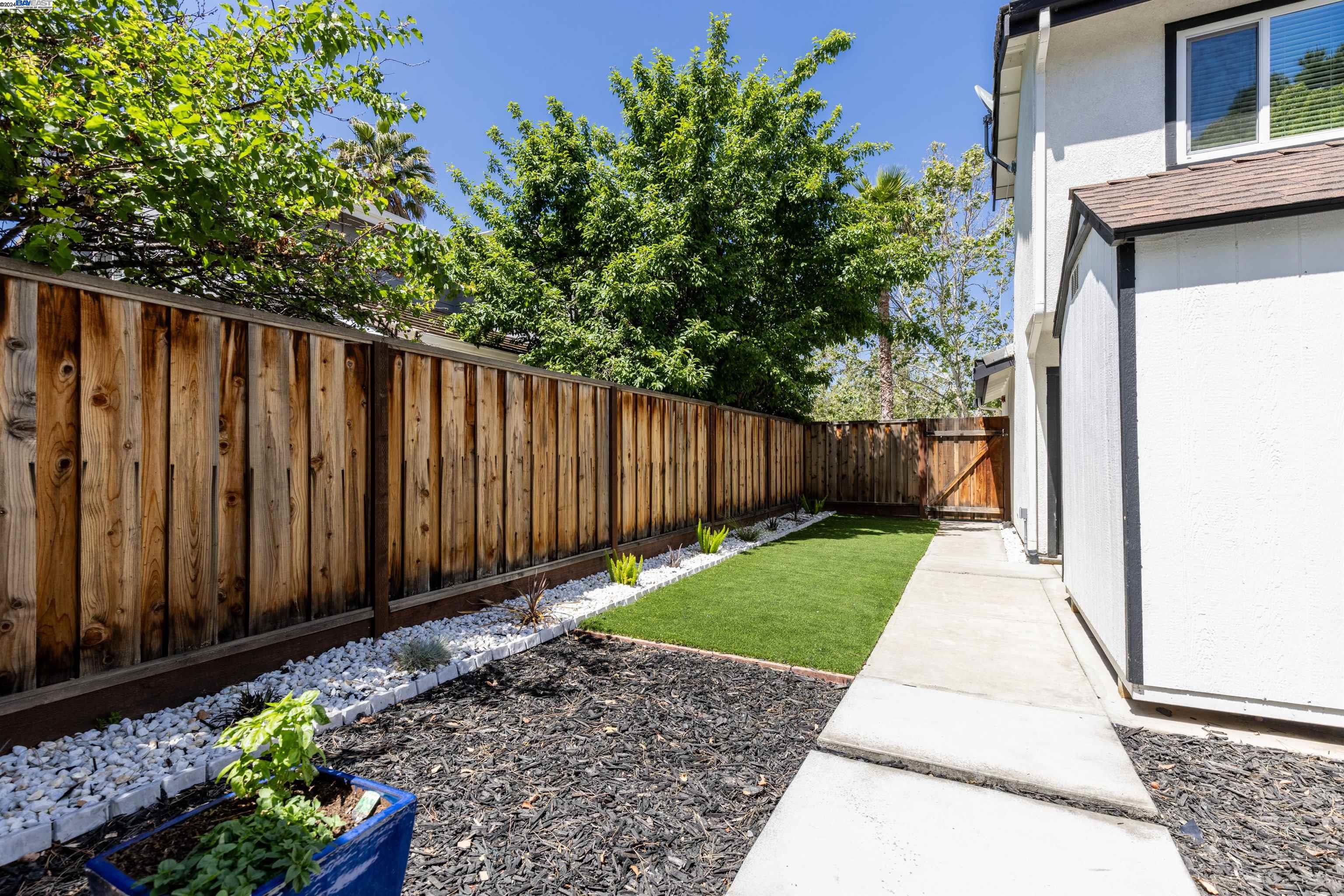 93 Fawn Dr