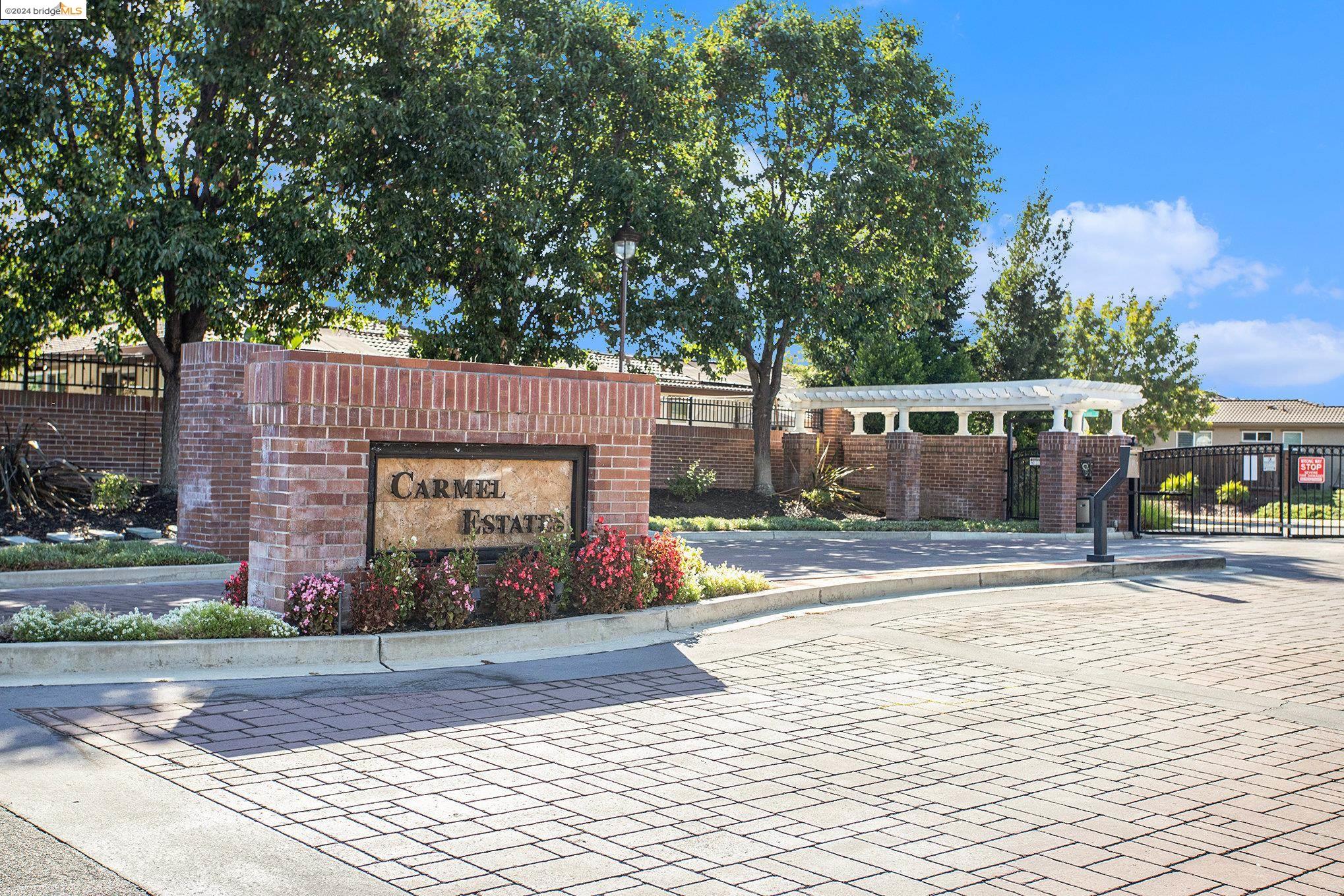 698 Monte Verde Ln