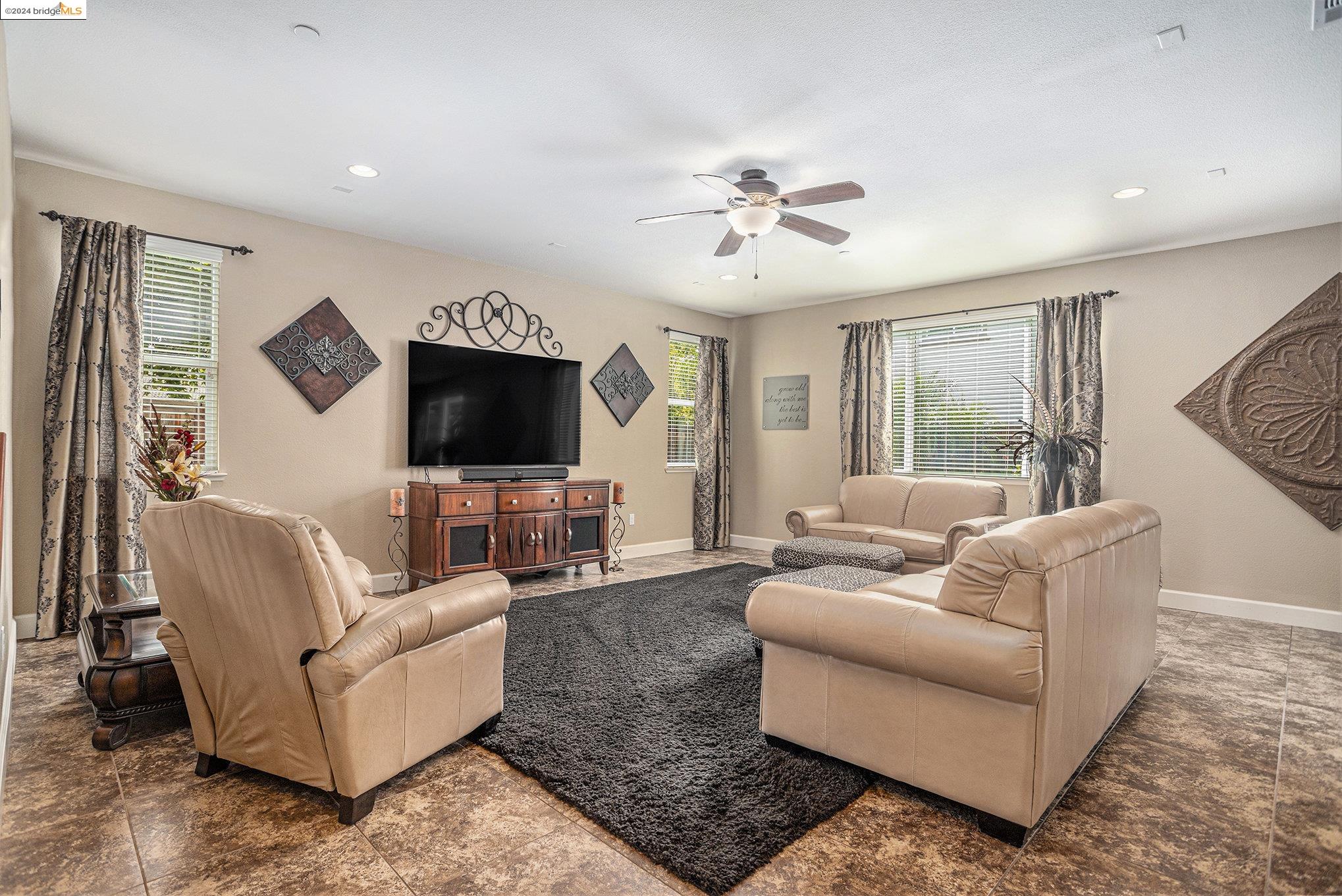 698 Monte Verde Ln