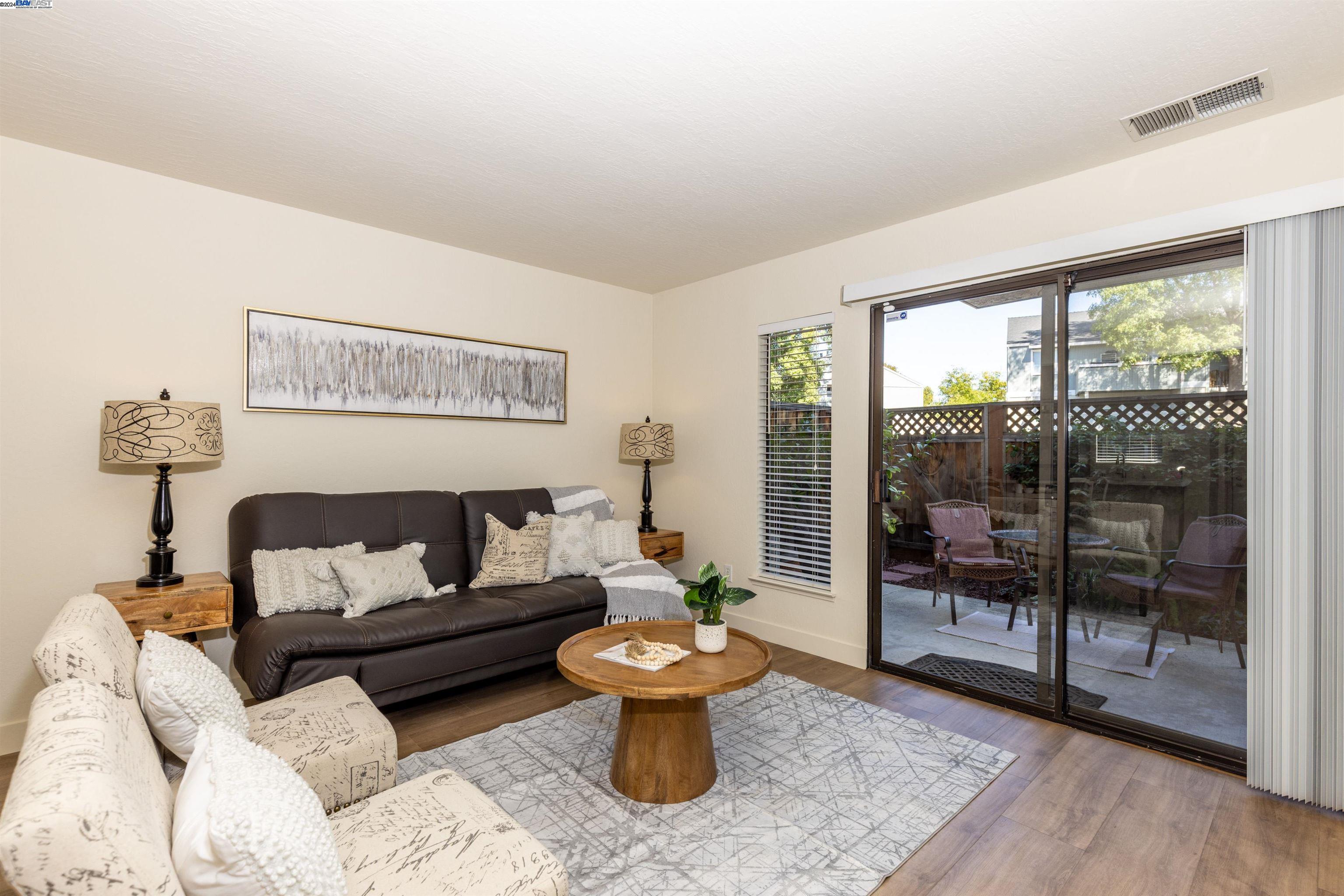 1823 Paseo Laguna Seco