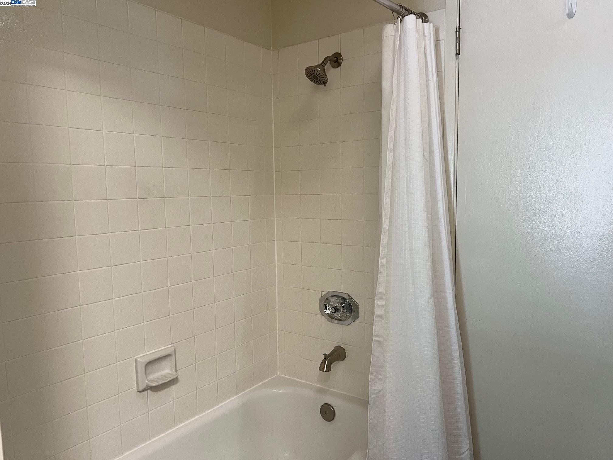 1823 Paseo Laguna Seco