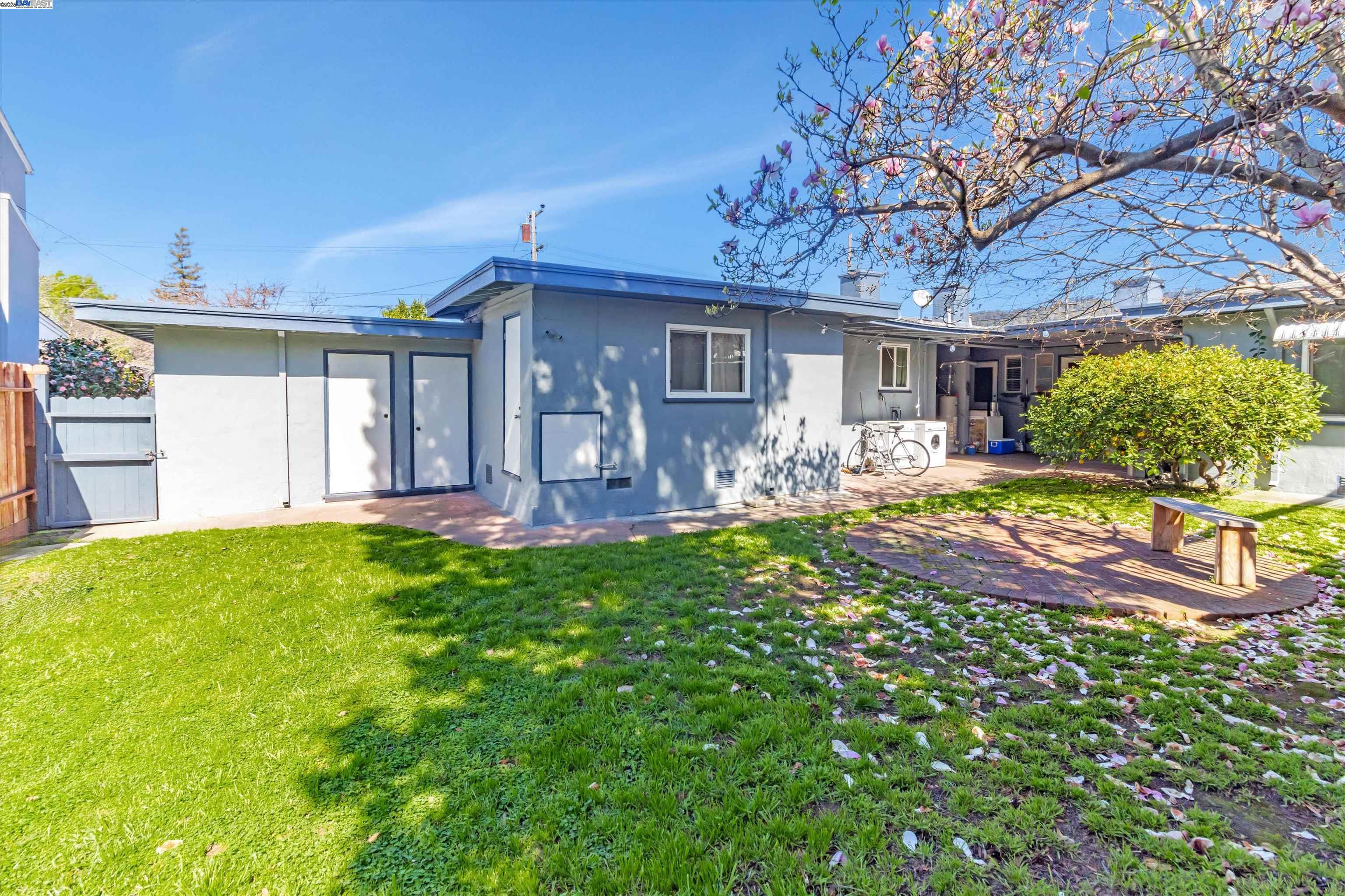 3482 Loma Vista Ave