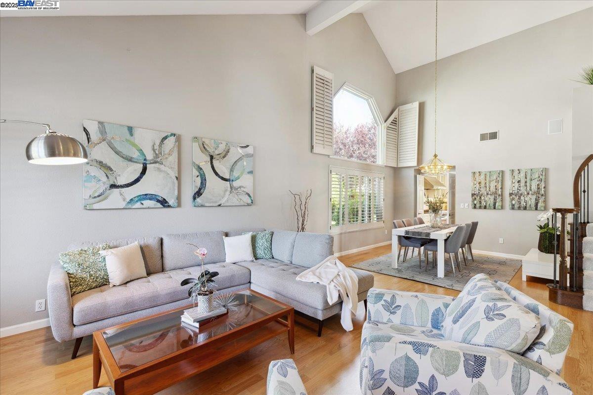 6317 Corte Esperanza