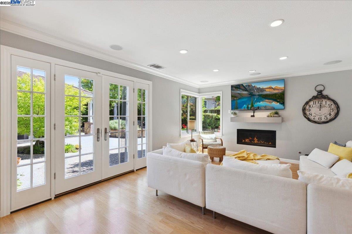 6317 Corte Esperanza