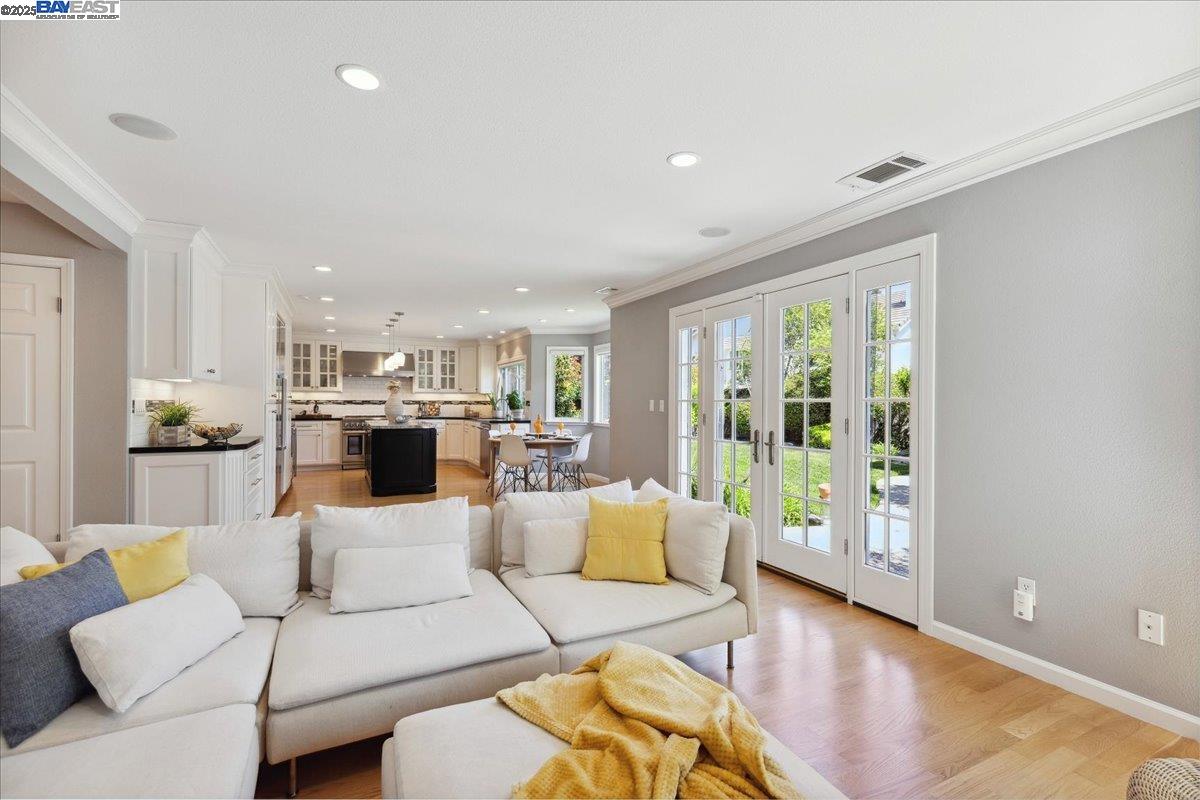 6317 Corte Esperanza