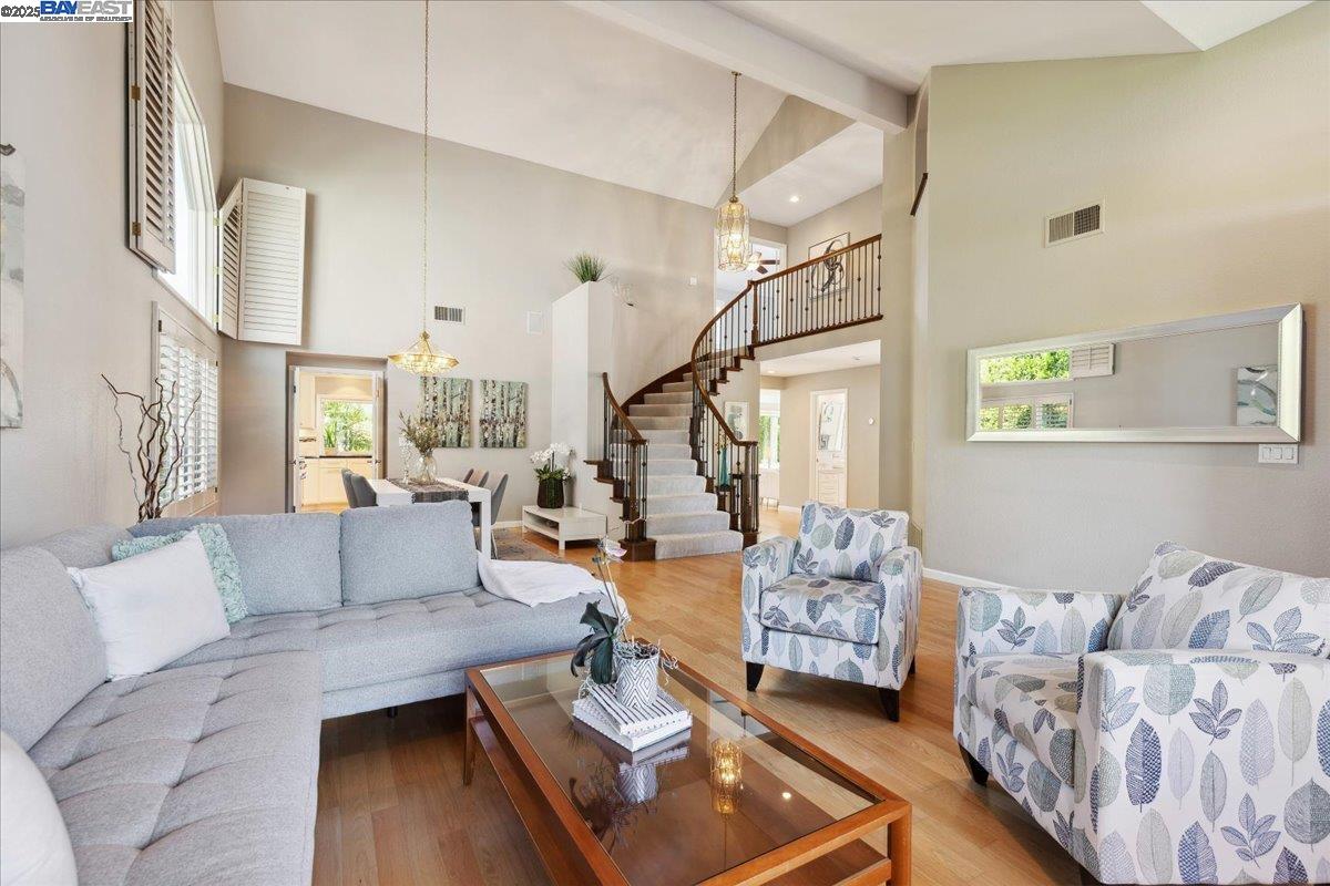 6317 Corte Esperanza