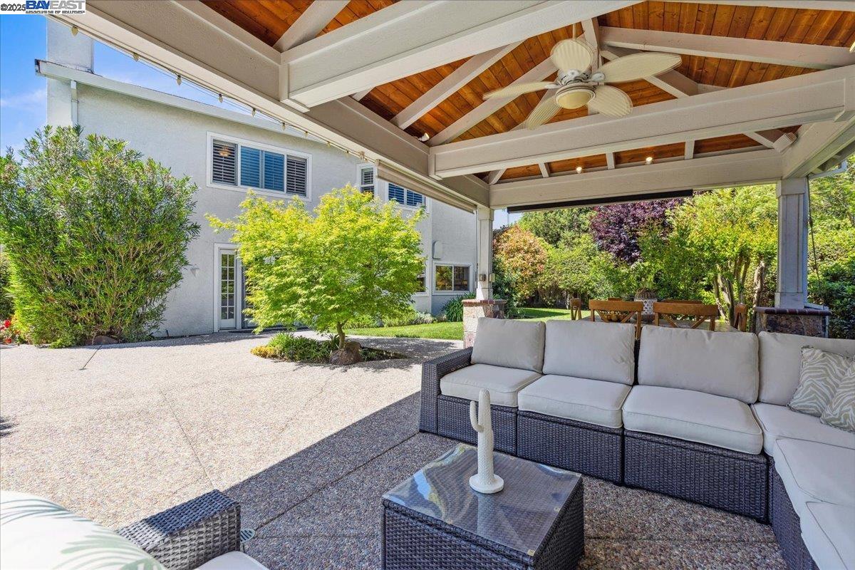 6317 Corte Esperanza