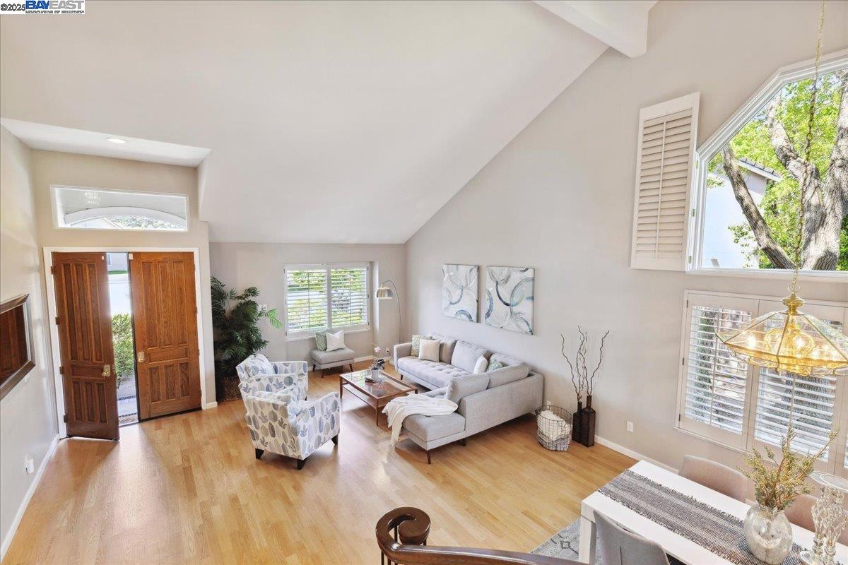 6317 Corte Esperanza