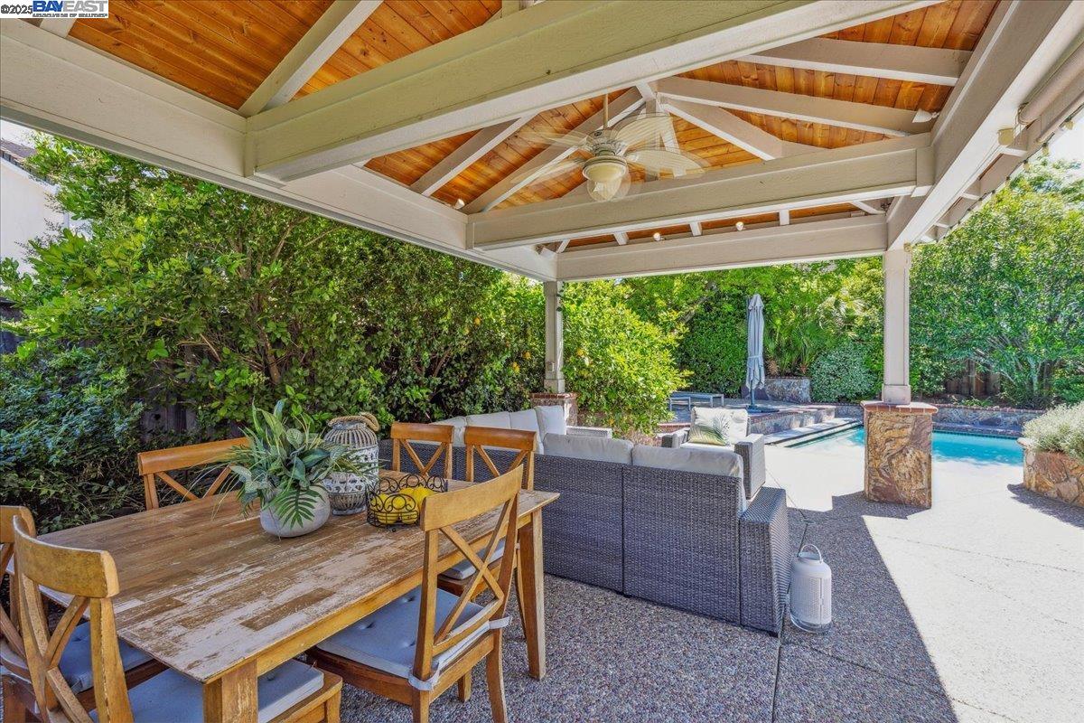 6317 Corte Esperanza