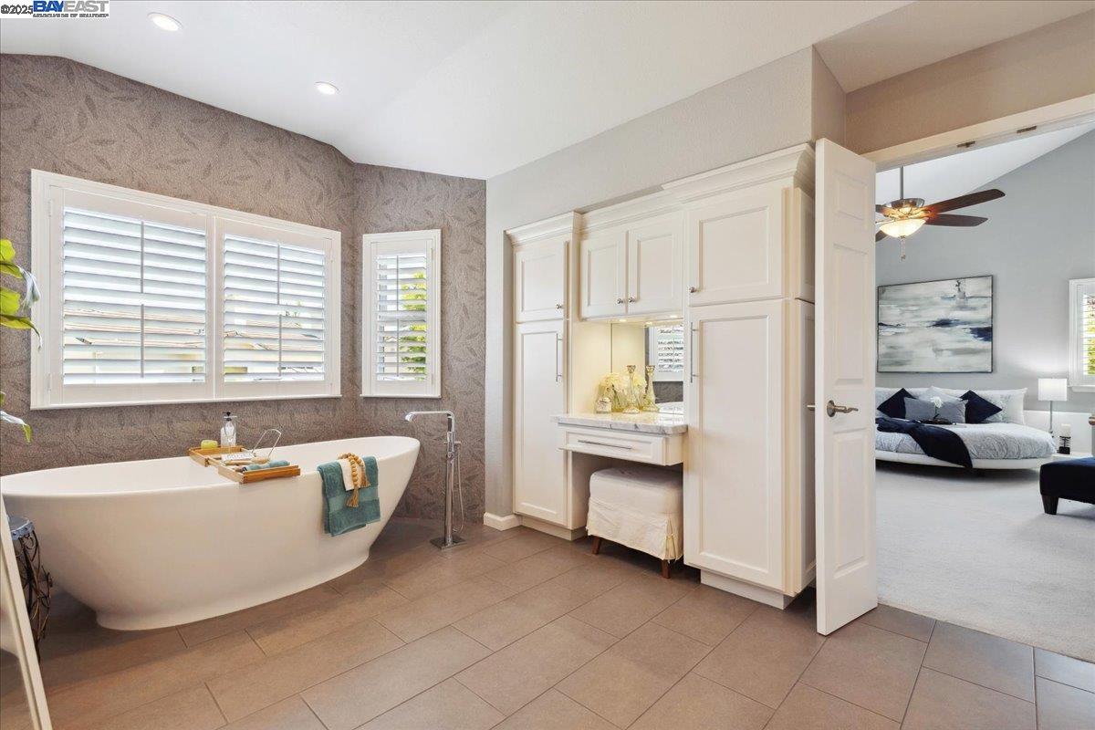 6317 Corte Esperanza