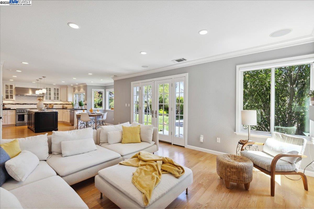 6317 Corte Esperanza