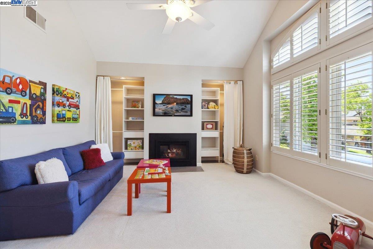 6317 Corte Esperanza