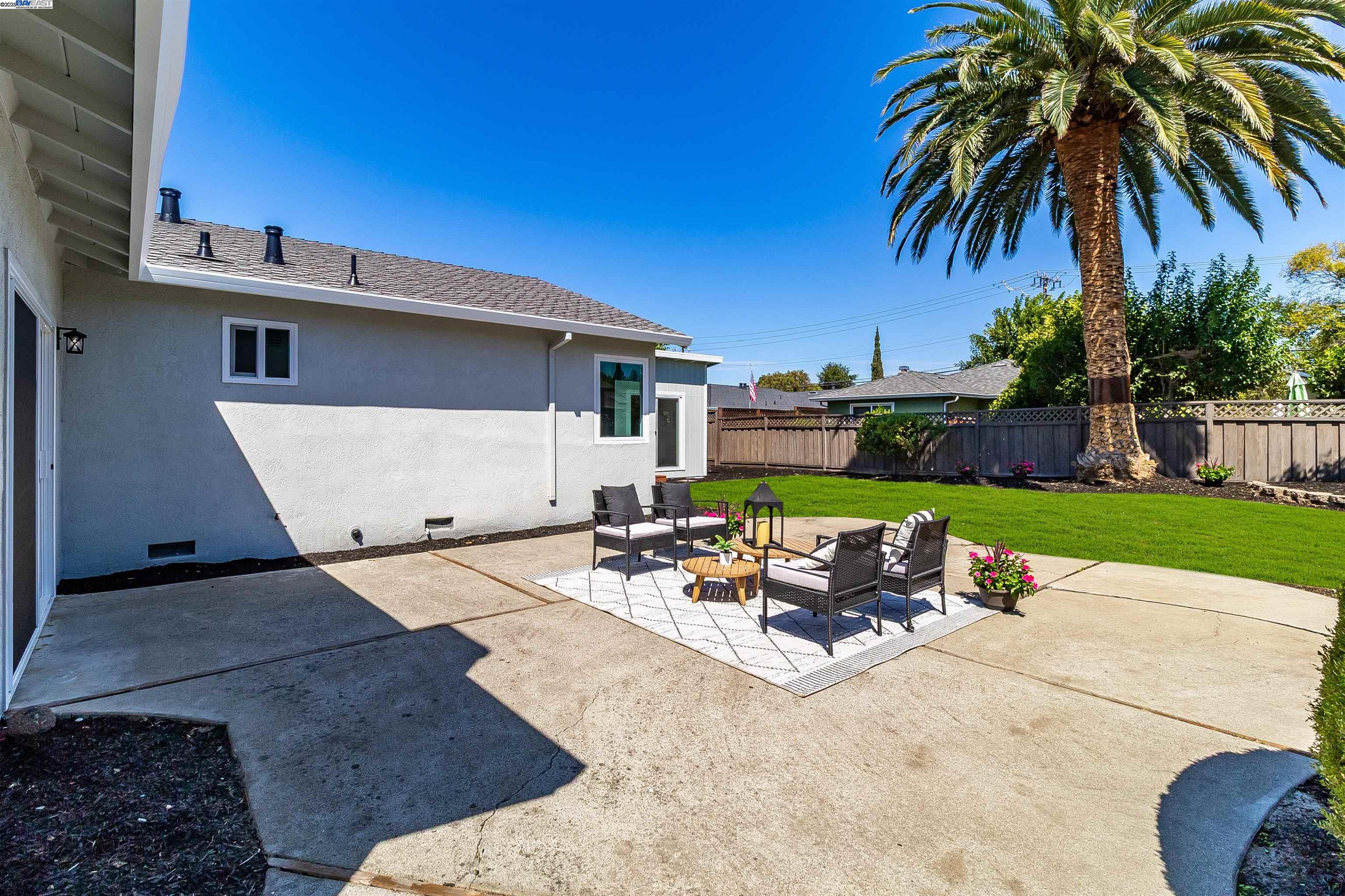 736 Adams Ave