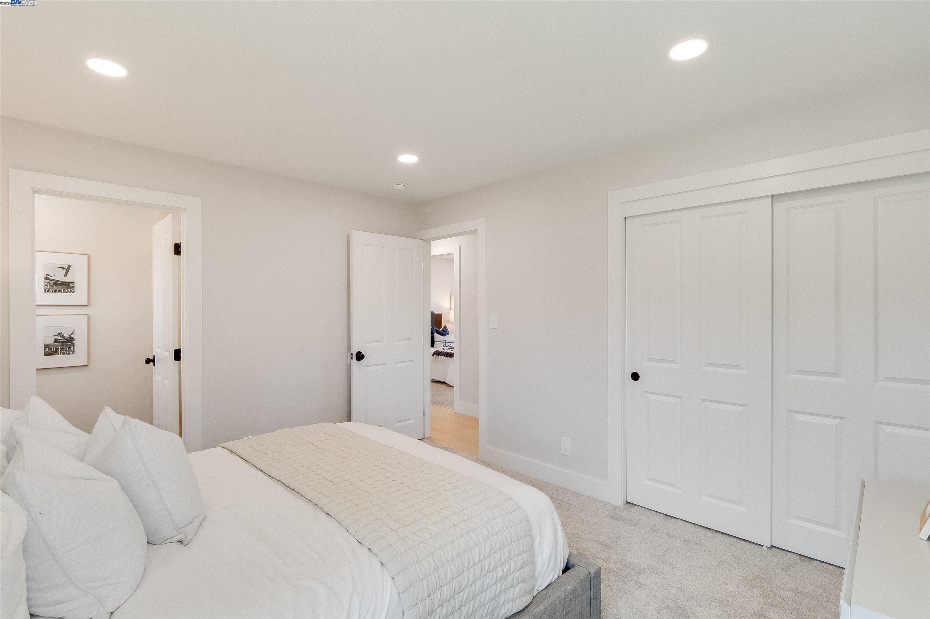 736 Adams Ave