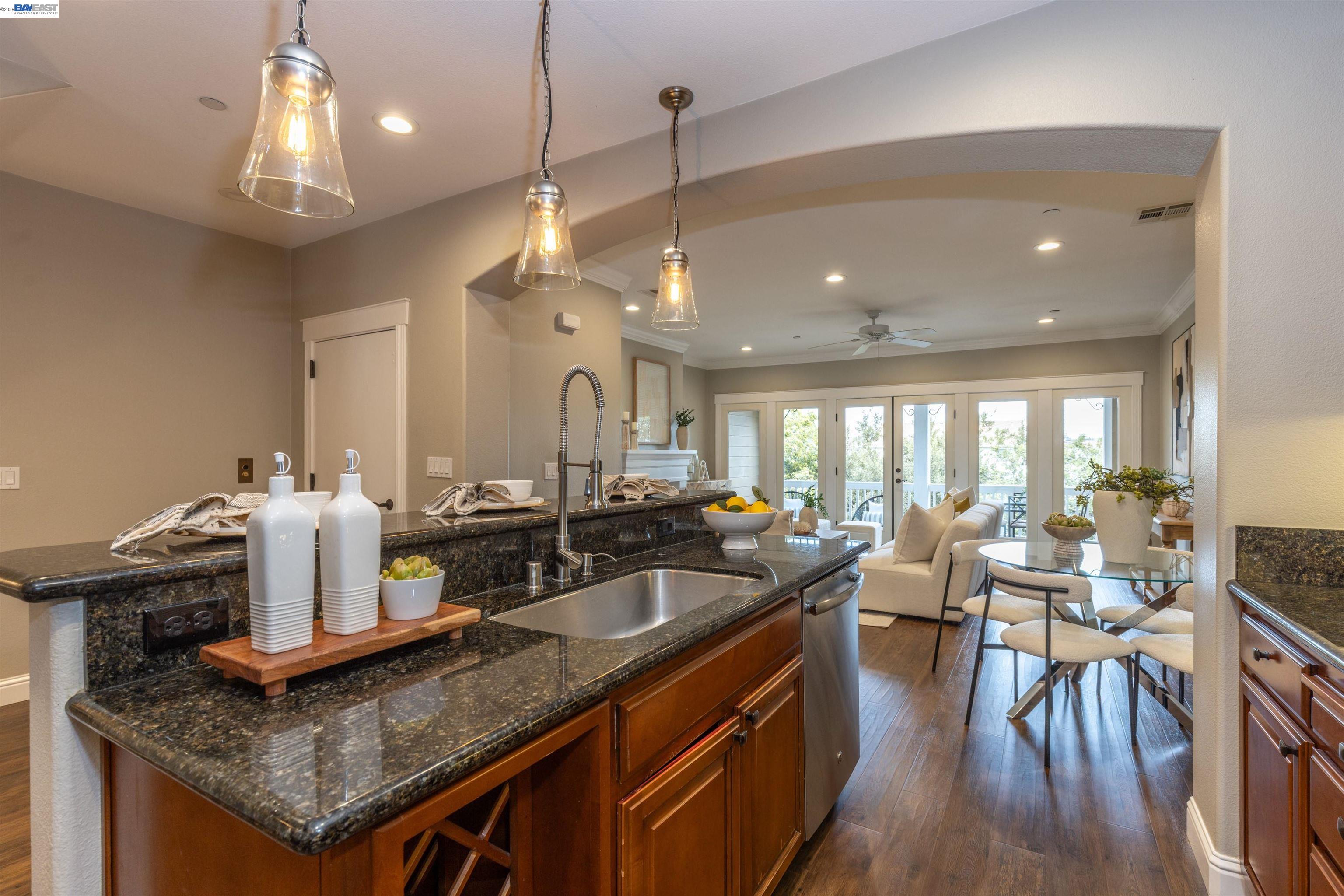 318 S Livermore Ave Unit: 104