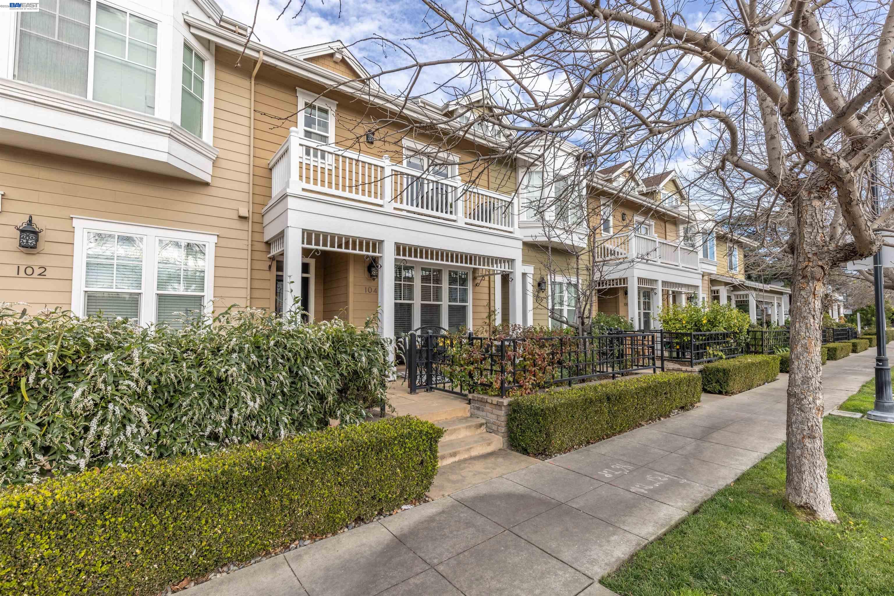 318 S Livermore Ave Unit: 104