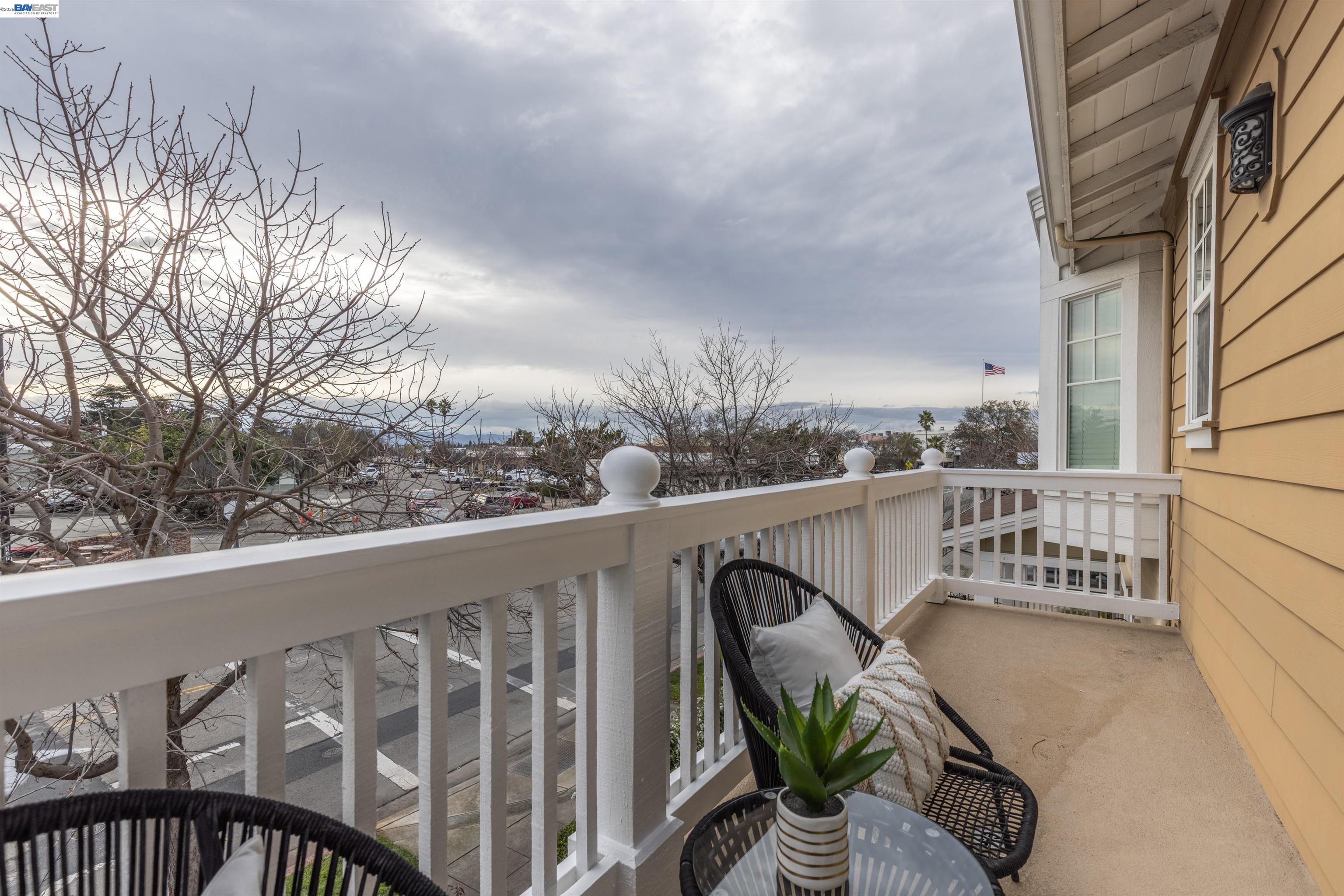 318 S Livermore Ave Unit: 104