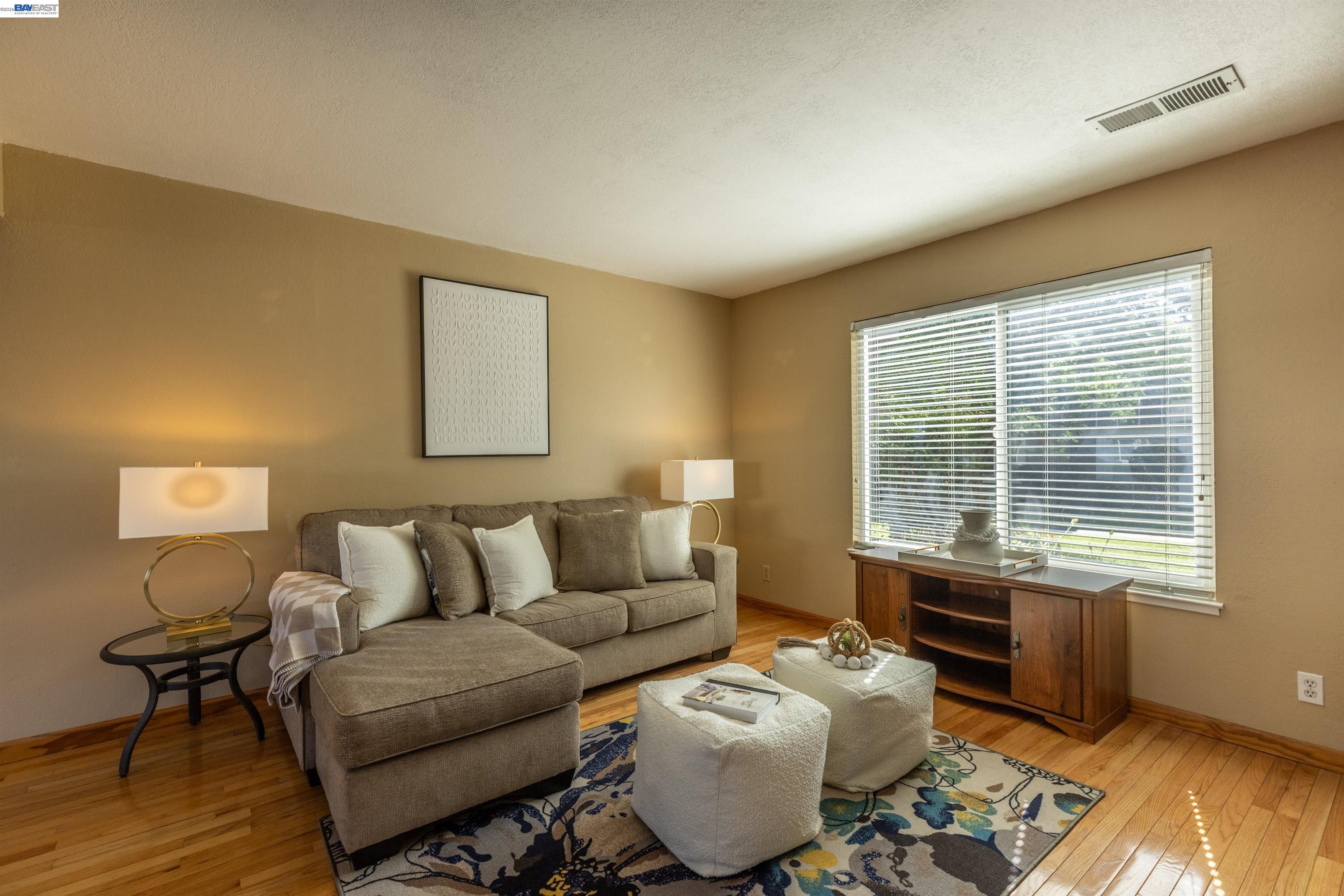 3734 Carrigan Cmn