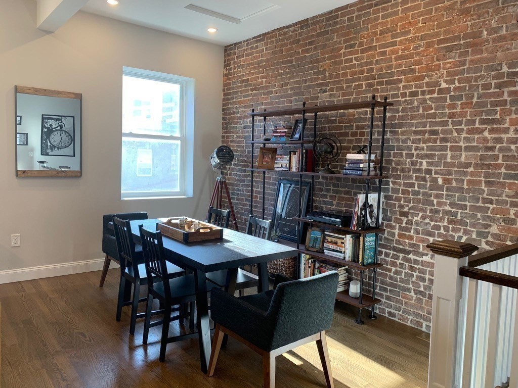 62 Webster St # 301