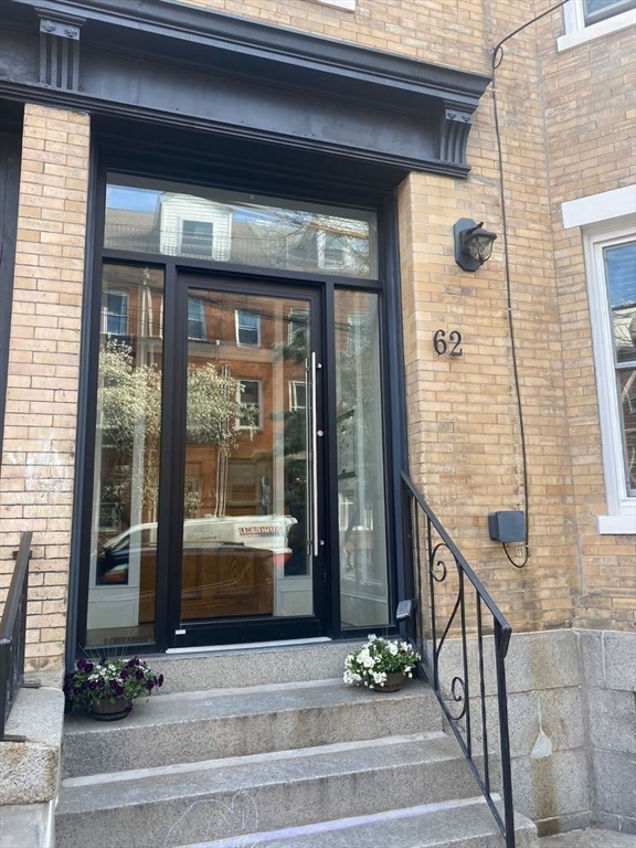 62 Webster St # 301