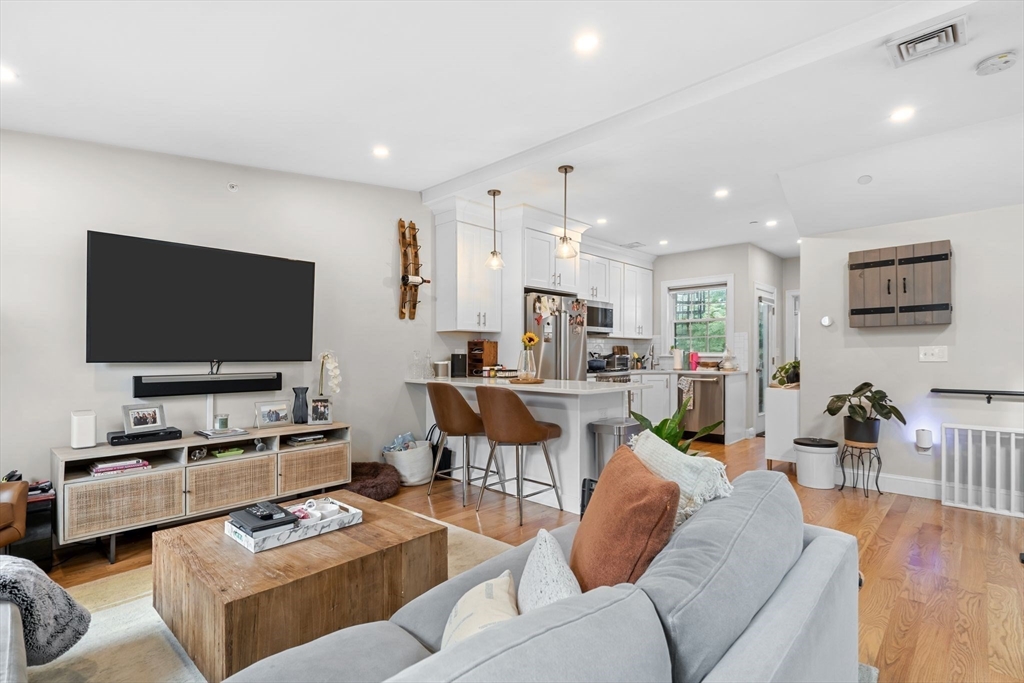 50 L St # 6