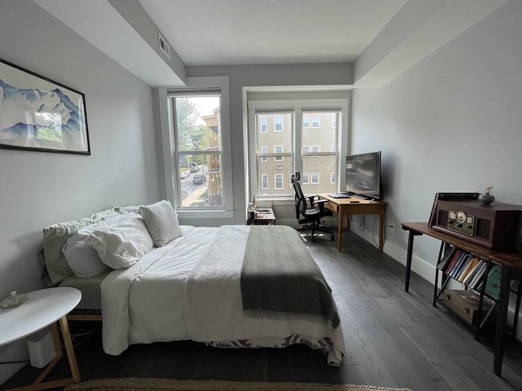 125 Stoughton St # 5
