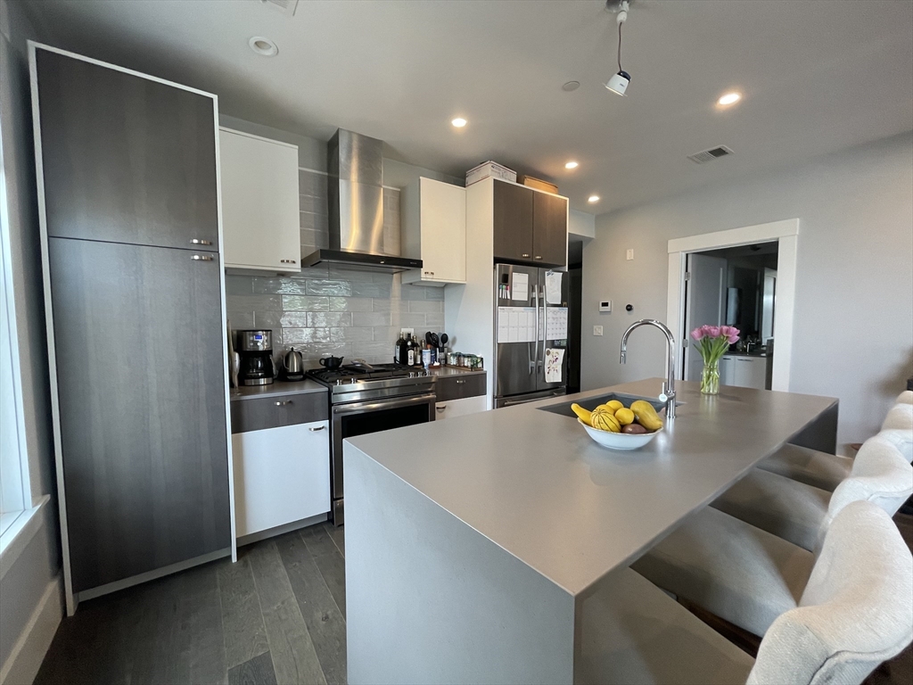 125 Stoughton St # 5
